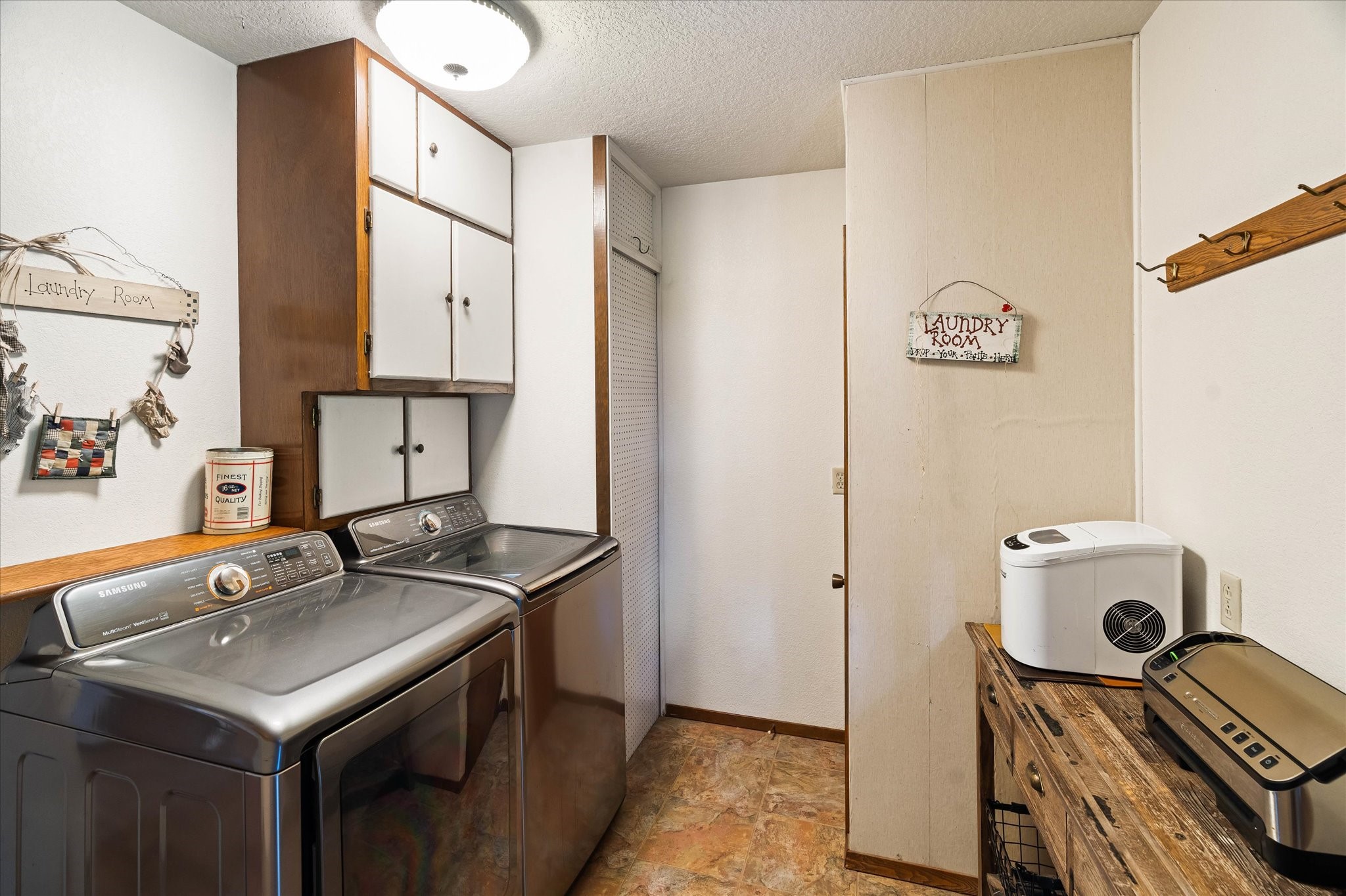 Bigfork, Montana 59911, United States, 3 Bedrooms Bedrooms, ,2 BathroomsBathrooms,Residential,Active,98623