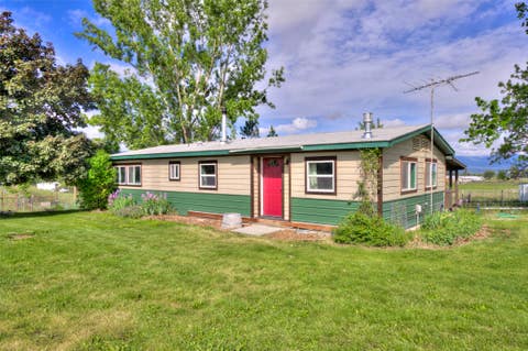 Photo of 1327 Honey House Lane, Corvallis, MT 59828 (MLS # 30072289)