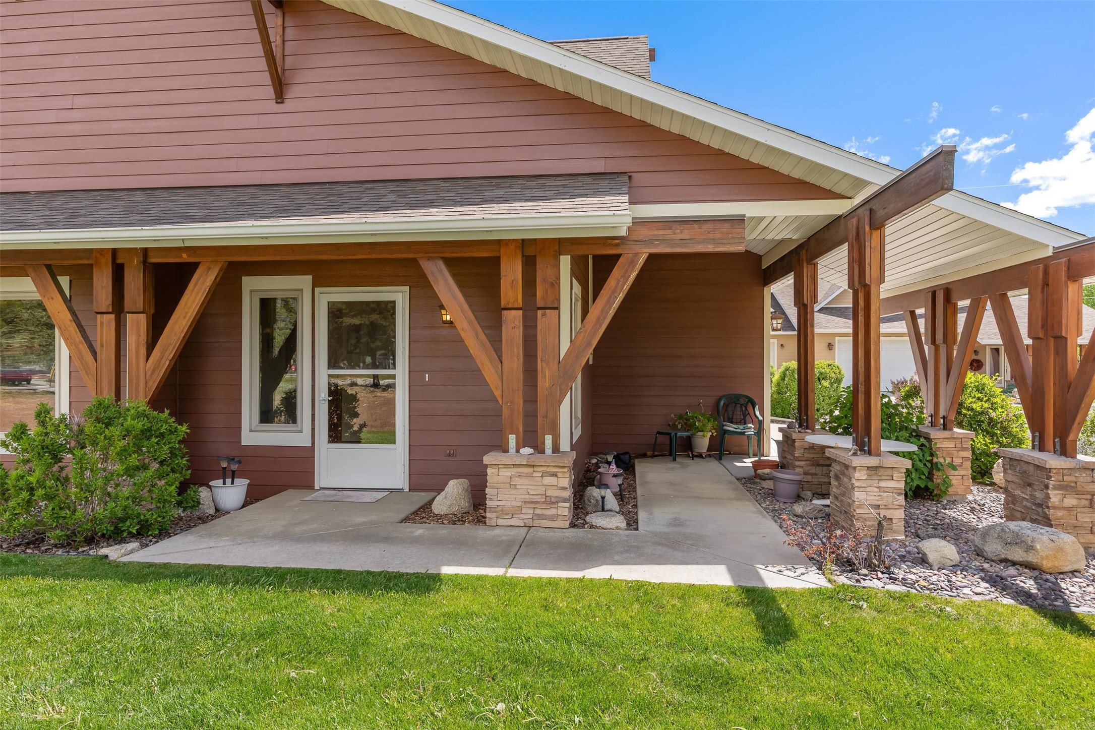 24 Lone Pine Trail