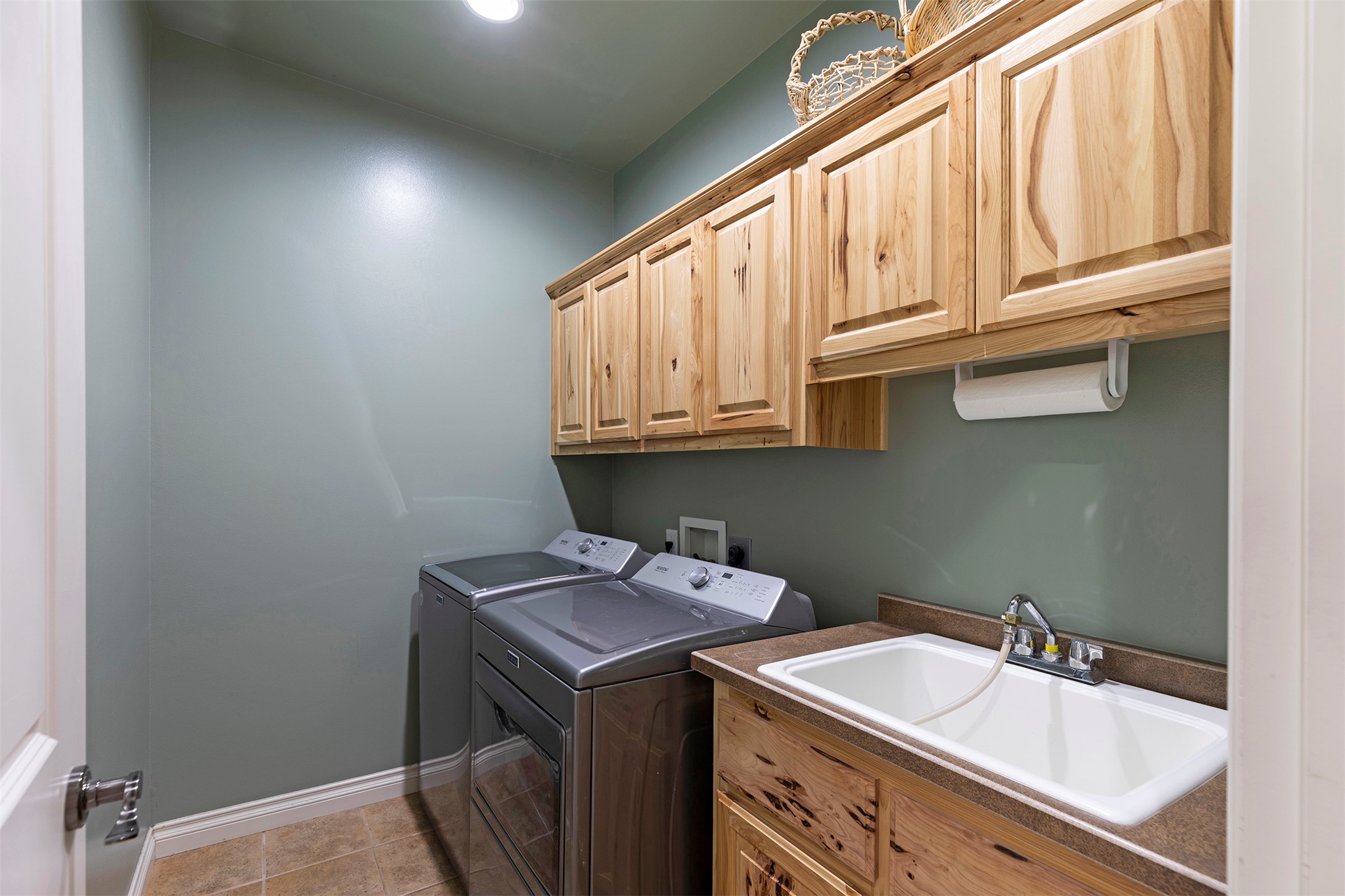 Missoula, Montana 59803, United States, 5 Bedrooms Bedrooms, ,4 BathroomsBathrooms,Residential,Pending,103013