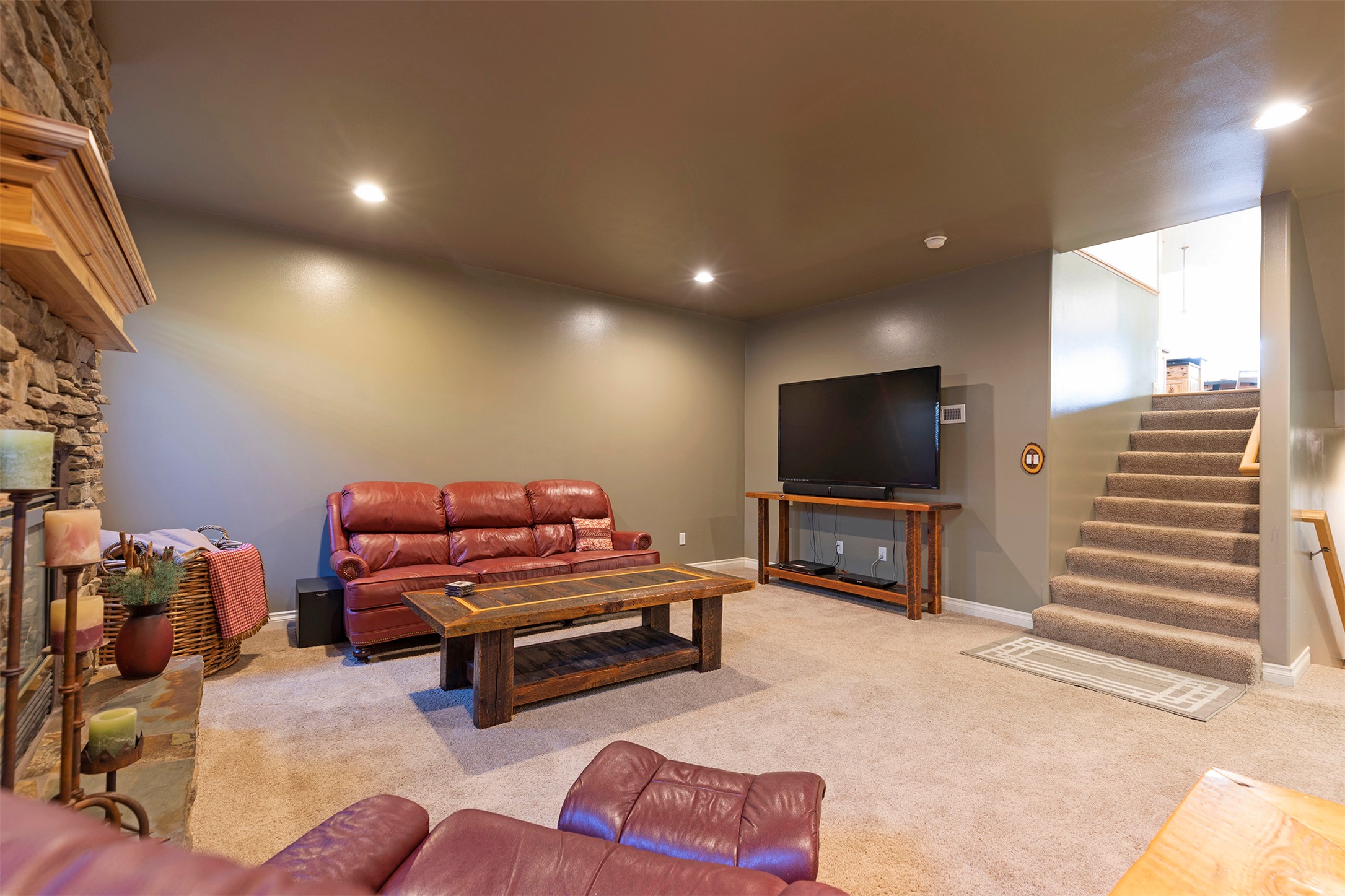 Missoula, Montana 59803, United States, 5 Bedrooms Bedrooms, ,4 BathroomsBathrooms,Residential,Pending,103013