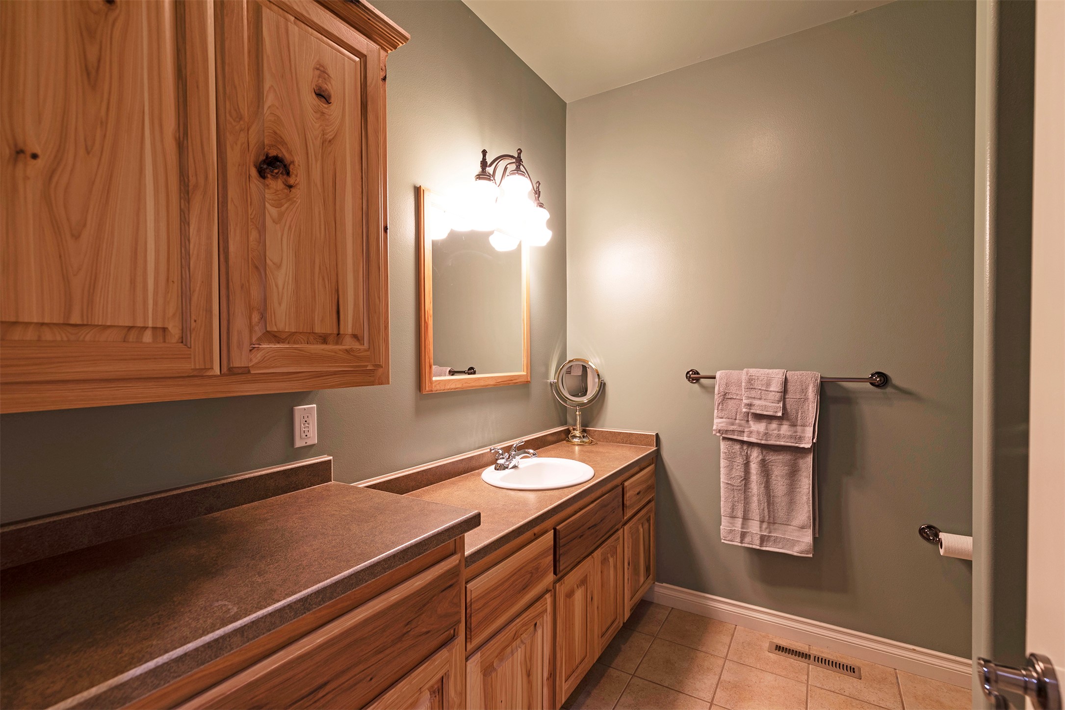 Missoula, Montana 59803, United States, 5 Bedrooms Bedrooms, ,4 BathroomsBathrooms,Residential,Pending,103013