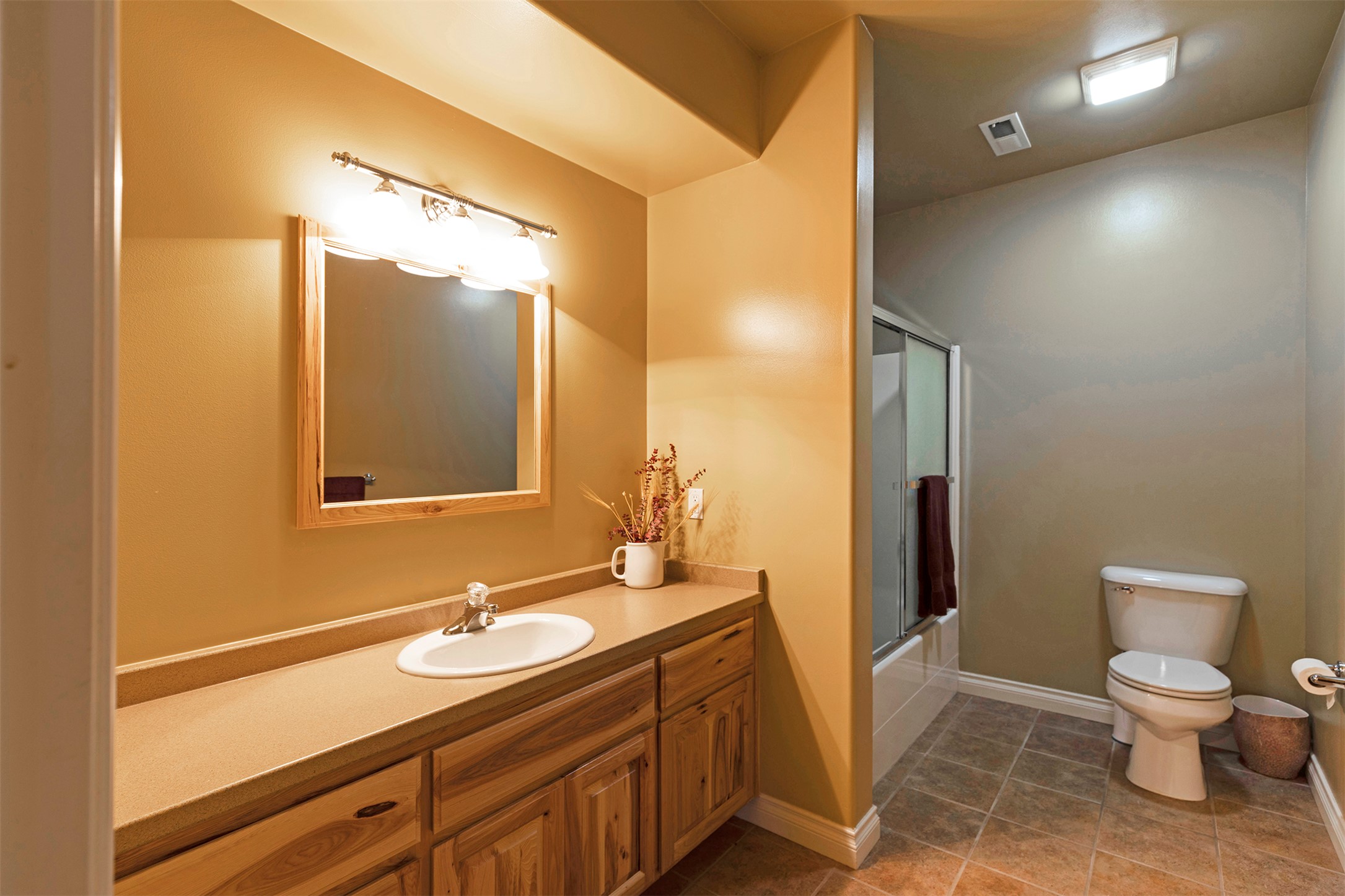 Missoula, Montana 59803, United States, 5 Bedrooms Bedrooms, ,4 BathroomsBathrooms,Residential,Pending,103013