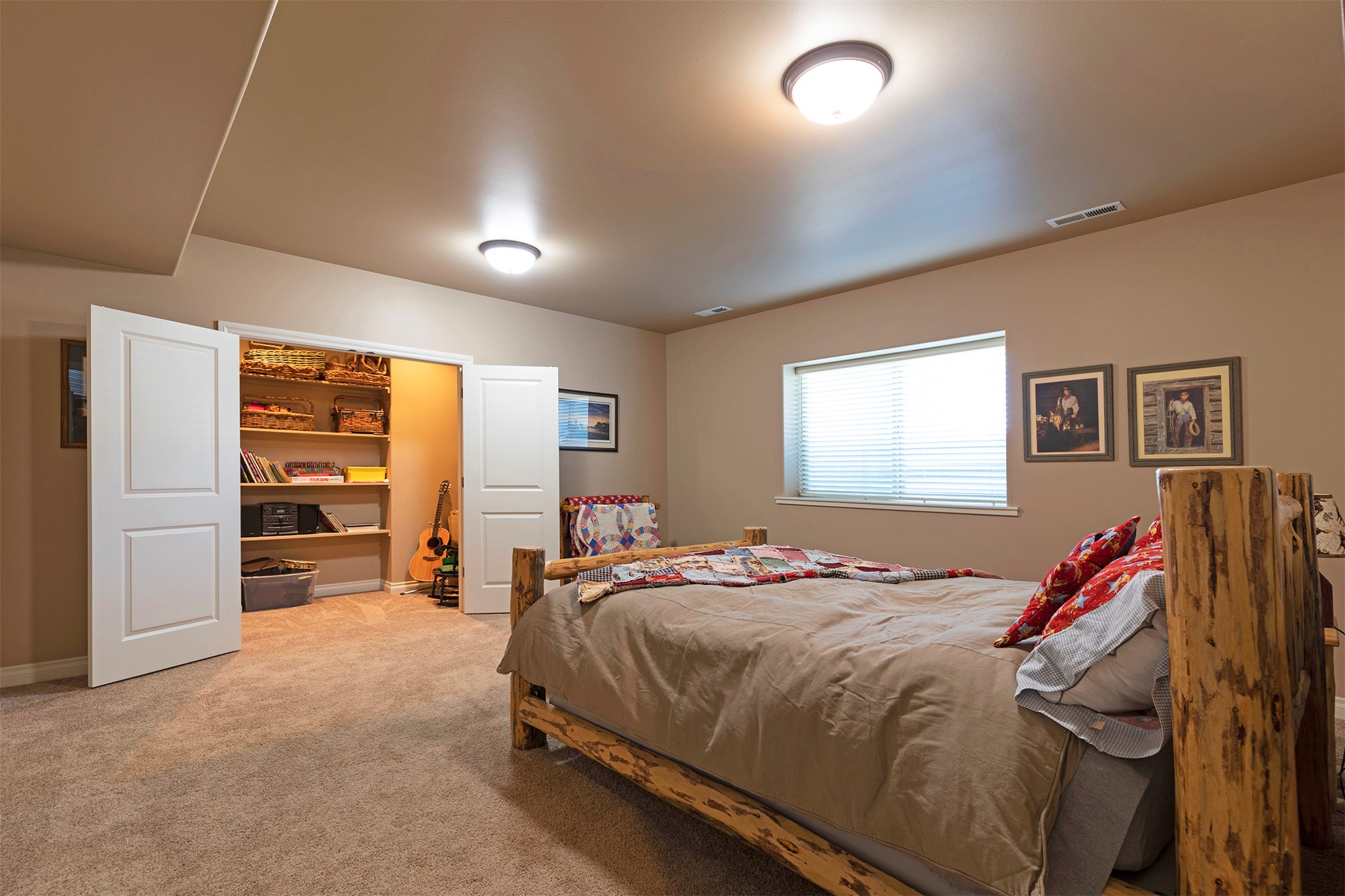 Missoula, Montana 59803, United States, 5 Bedrooms Bedrooms, ,4 BathroomsBathrooms,Residential,Pending,103013