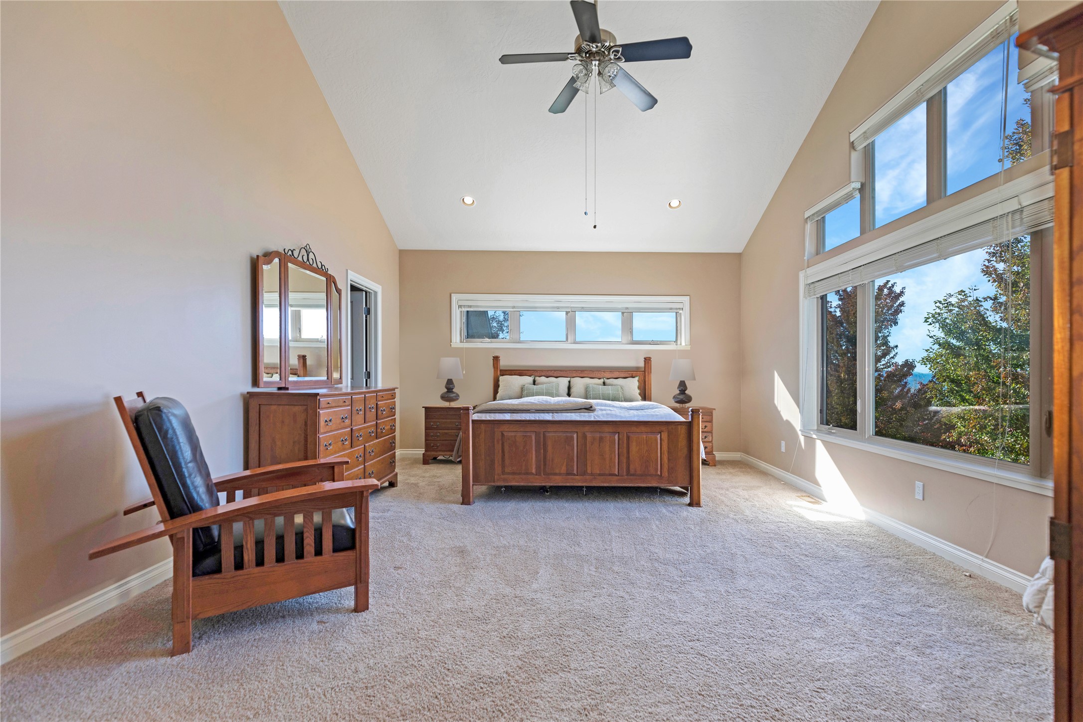 Missoula, Montana 59803, United States, 5 Bedrooms Bedrooms, ,4 BathroomsBathrooms,Residential,Pending,103013