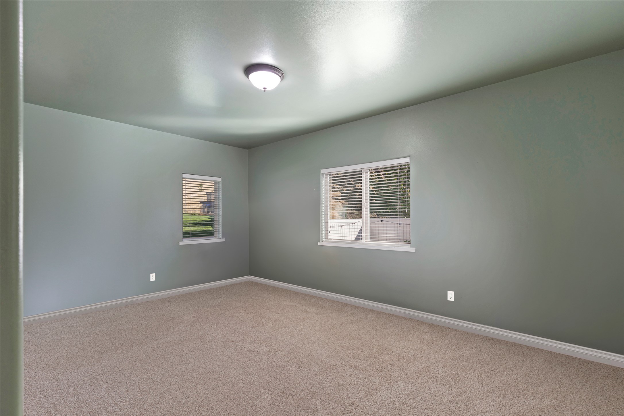 Missoula, Montana 59803, United States, 5 Bedrooms Bedrooms, ,4 BathroomsBathrooms,Residential,Pending,103013