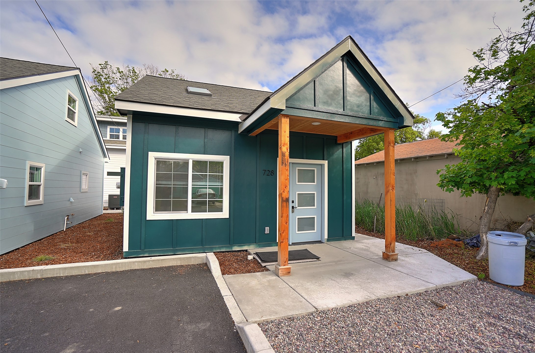 722, 724, 728, 730, 732 Rollins Street