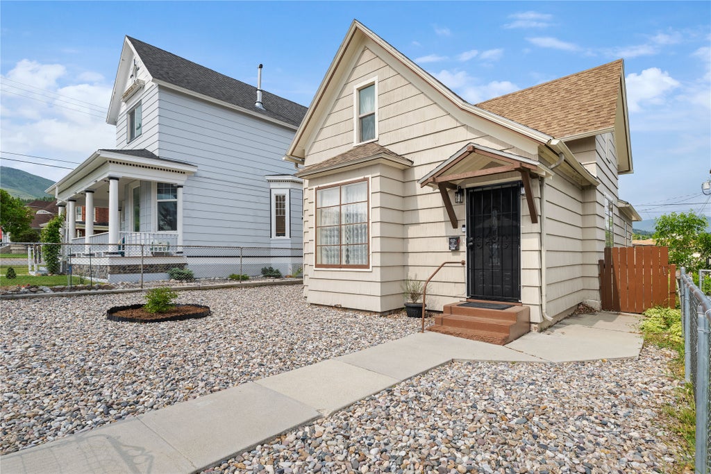 Photo of 514 Locust Street, Anaconda, MT 59711 (MLS # 30074334)