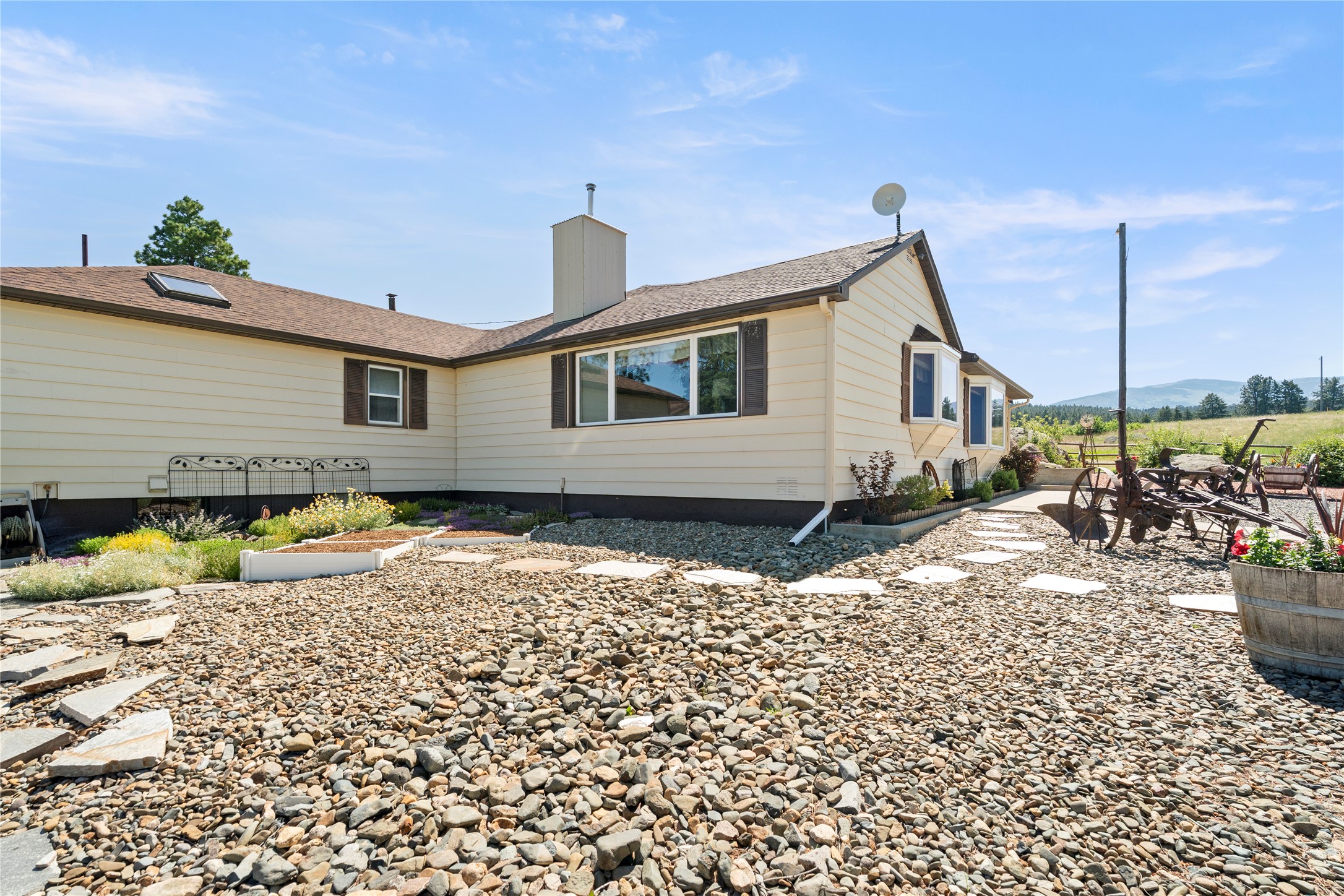 Clancy, Montana 59634, United States, 3 Bedrooms Bedrooms, ,3 BathroomsBathrooms,Residential,Pending,215813