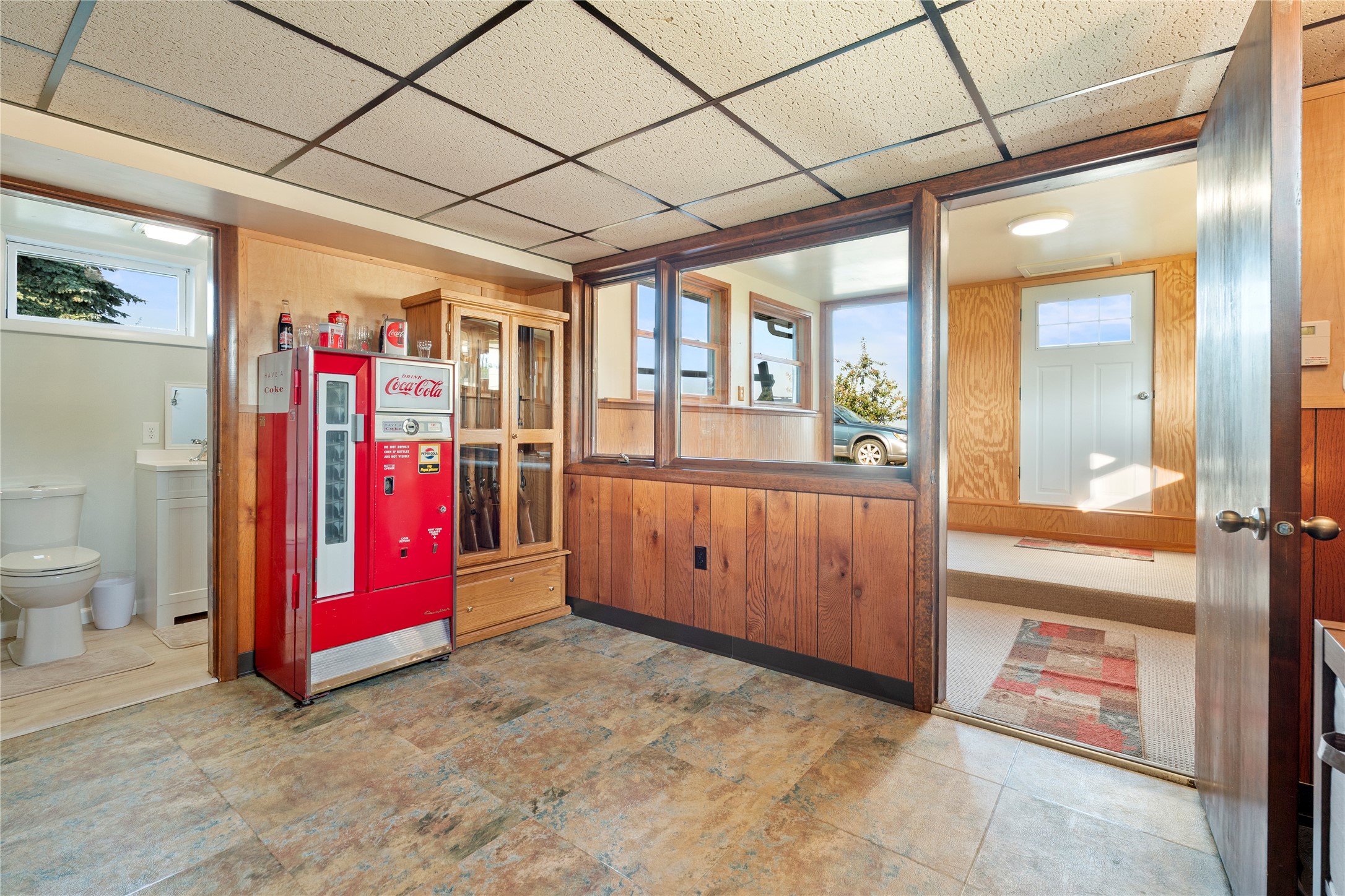 Clancy, Montana 59634, United States, 3 Bedrooms Bedrooms, ,3 BathroomsBathrooms,Residential,Pending,215813