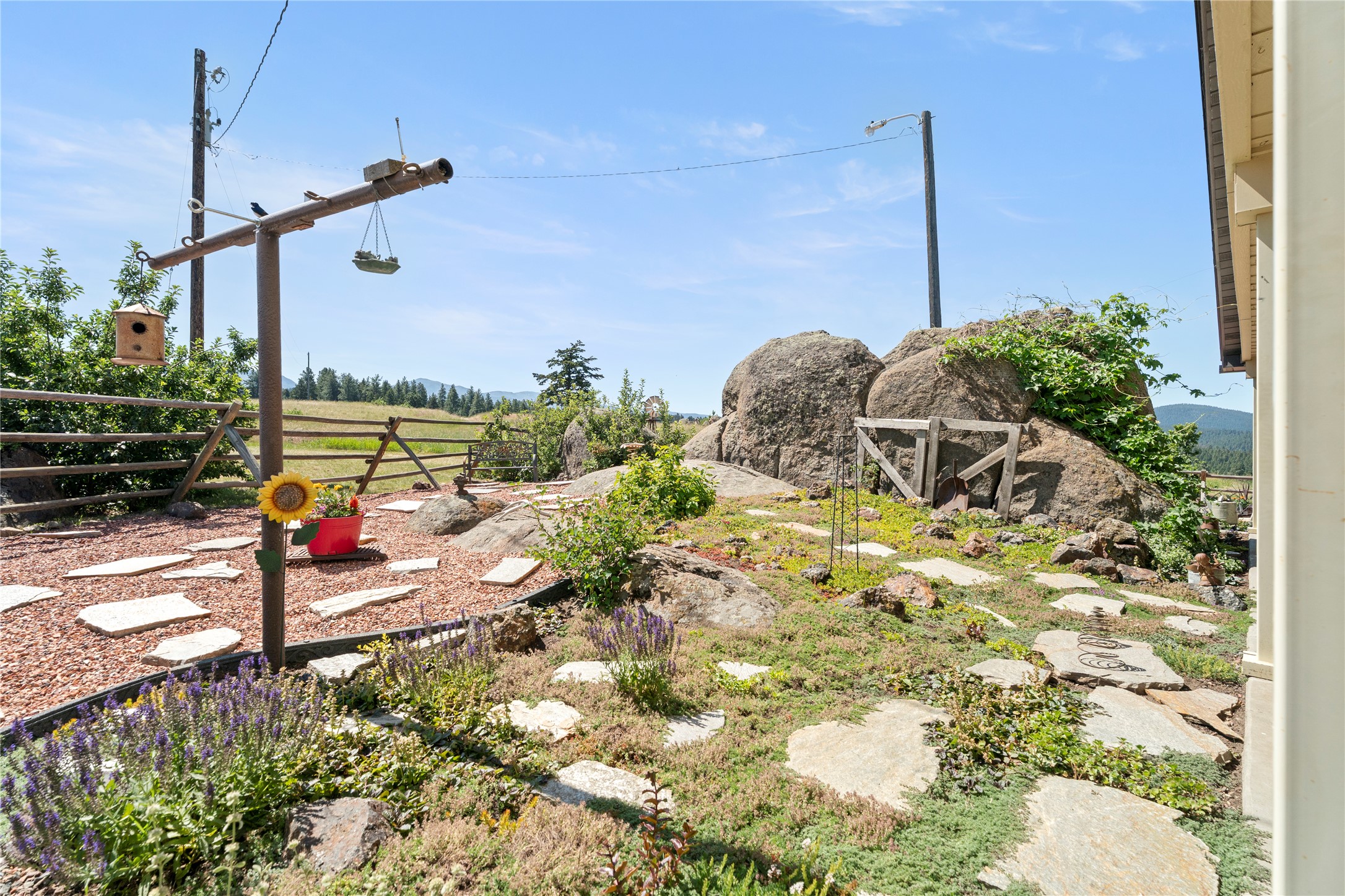 Clancy, Montana 59634, United States, 3 Bedrooms Bedrooms, ,3 BathroomsBathrooms,Residential,Pending,215813