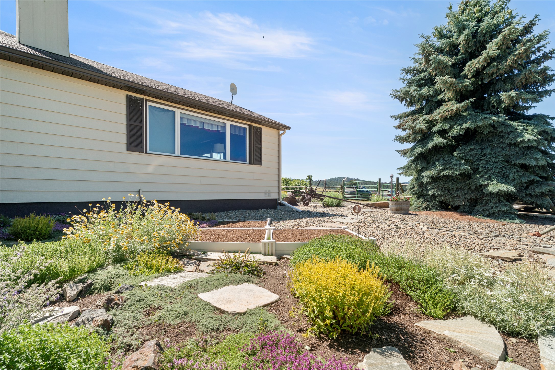 Clancy, Montana 59634, United States, 3 Bedrooms Bedrooms, ,3 BathroomsBathrooms,Residential,Pending,215813