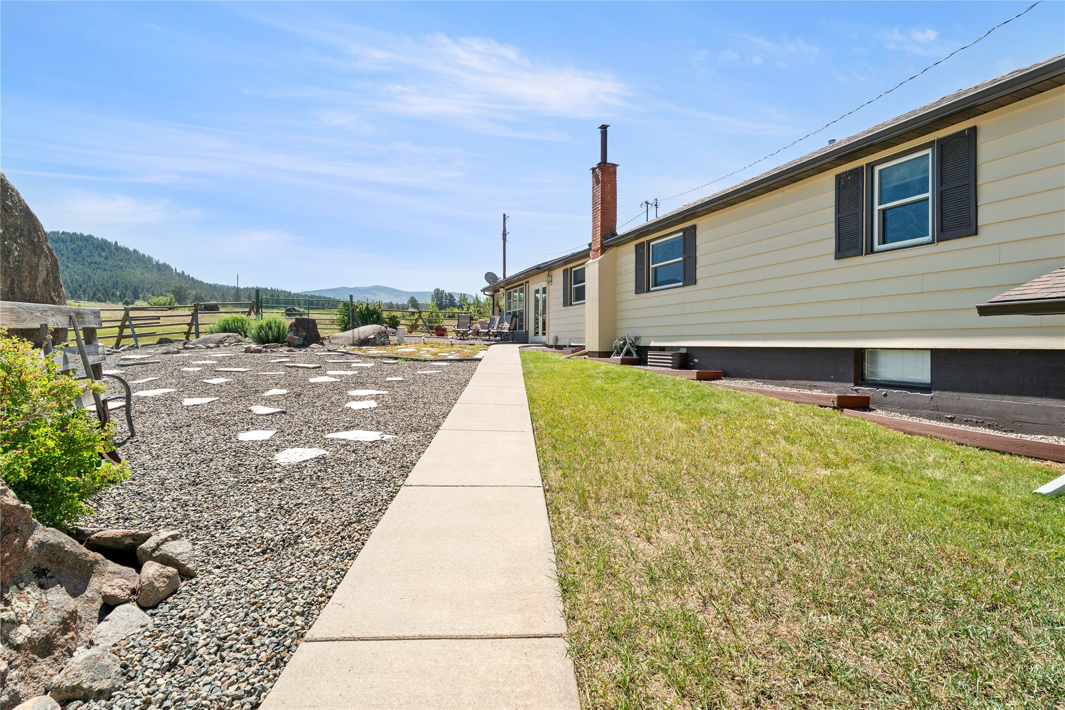 Clancy, Montana 59634, United States, 3 Bedrooms Bedrooms, ,3 BathroomsBathrooms,Residential,Pending,215813