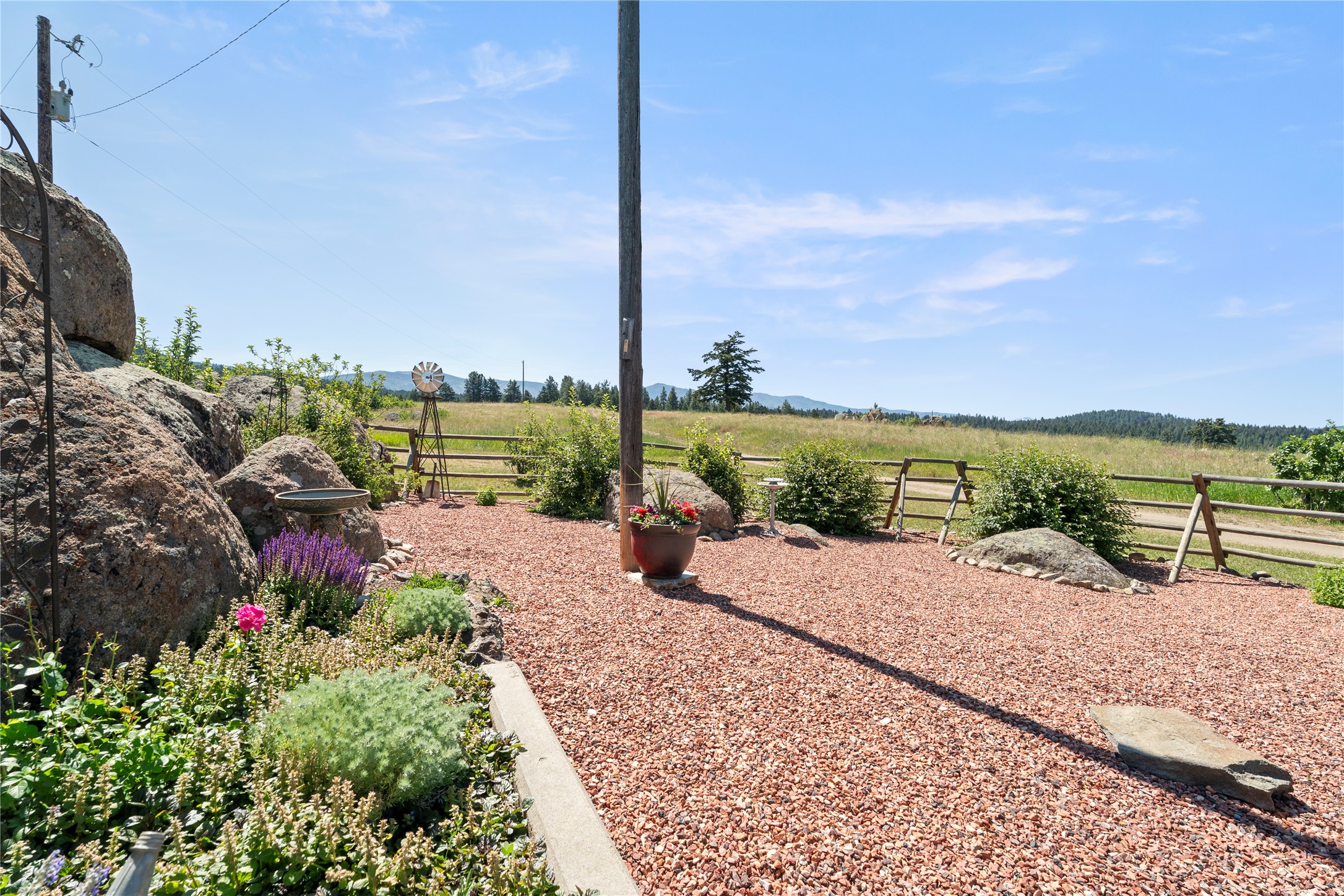 Clancy, Montana 59634, United States, 3 Bedrooms Bedrooms, ,3 BathroomsBathrooms,Residential,Pending,215813