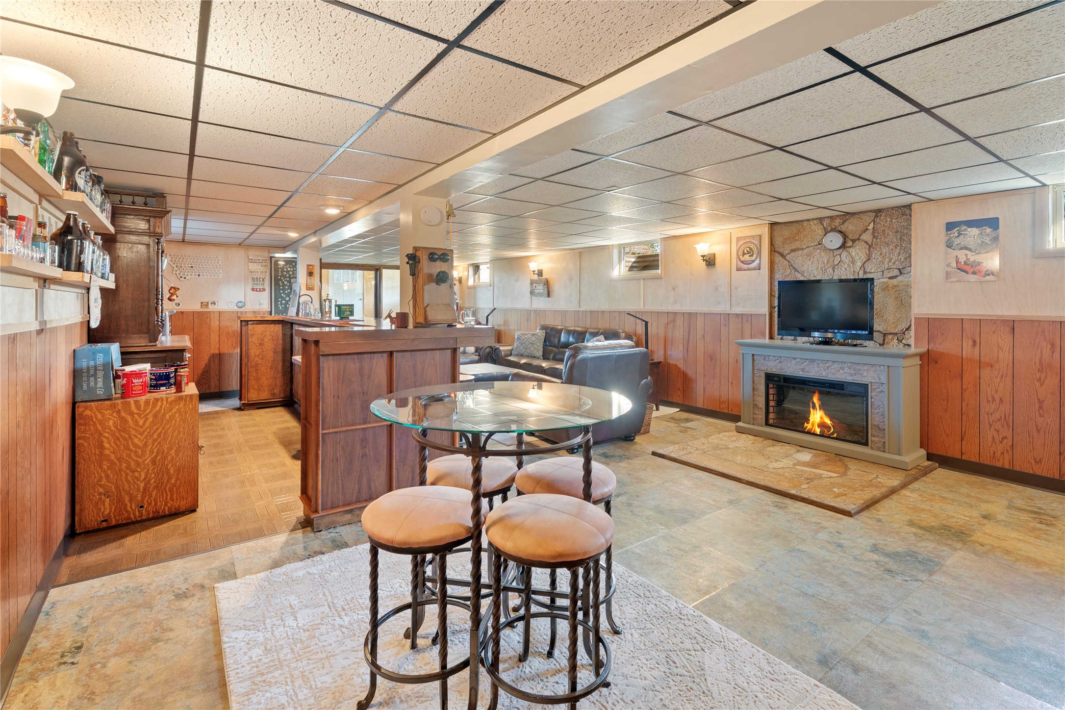 Clancy, Montana 59634, United States, 3 Bedrooms Bedrooms, ,3 BathroomsBathrooms,Residential,Pending,215813