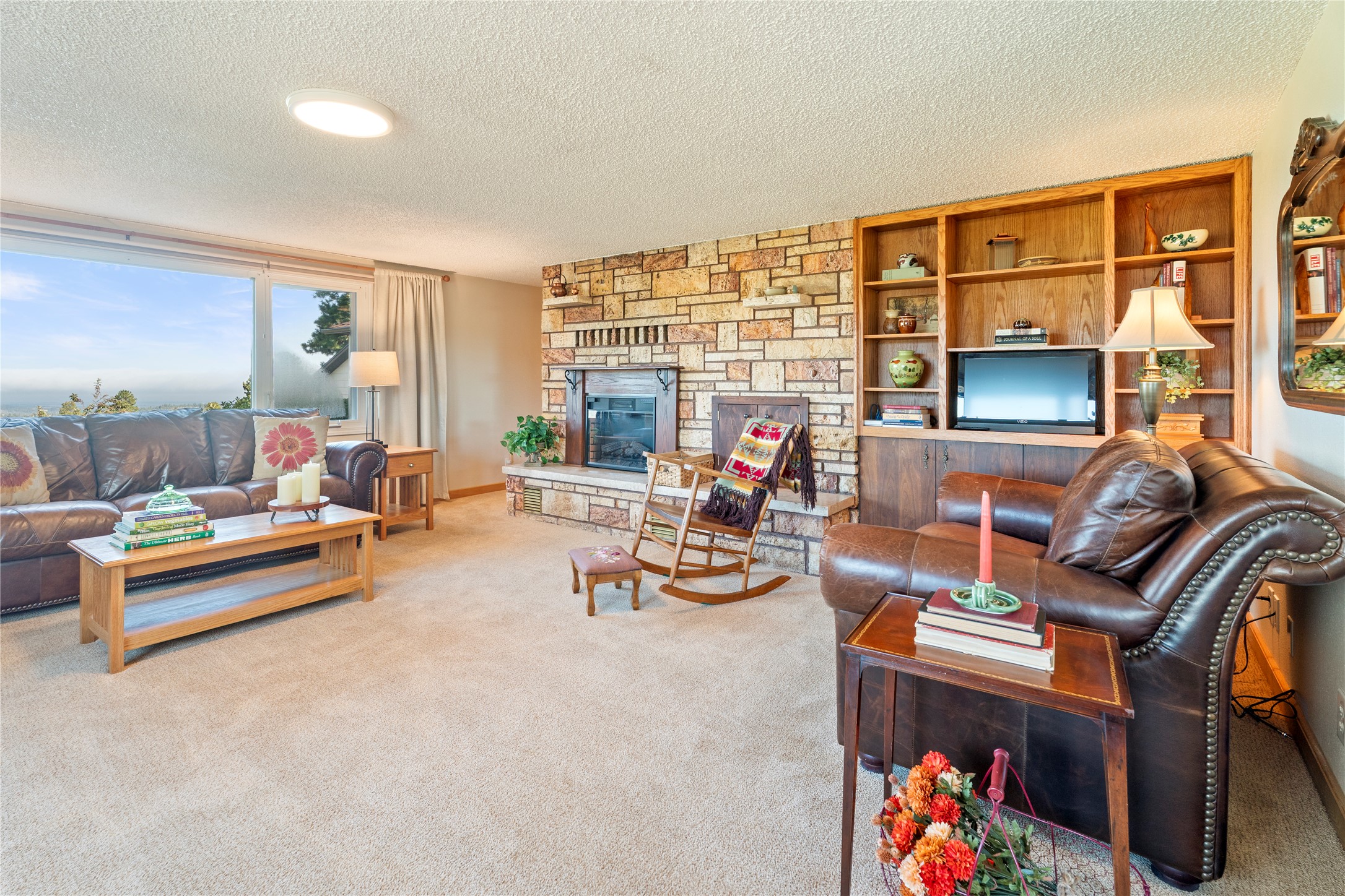 Clancy, Montana 59634, United States, 3 Bedrooms Bedrooms, ,3 BathroomsBathrooms,Residential,Pending,215813