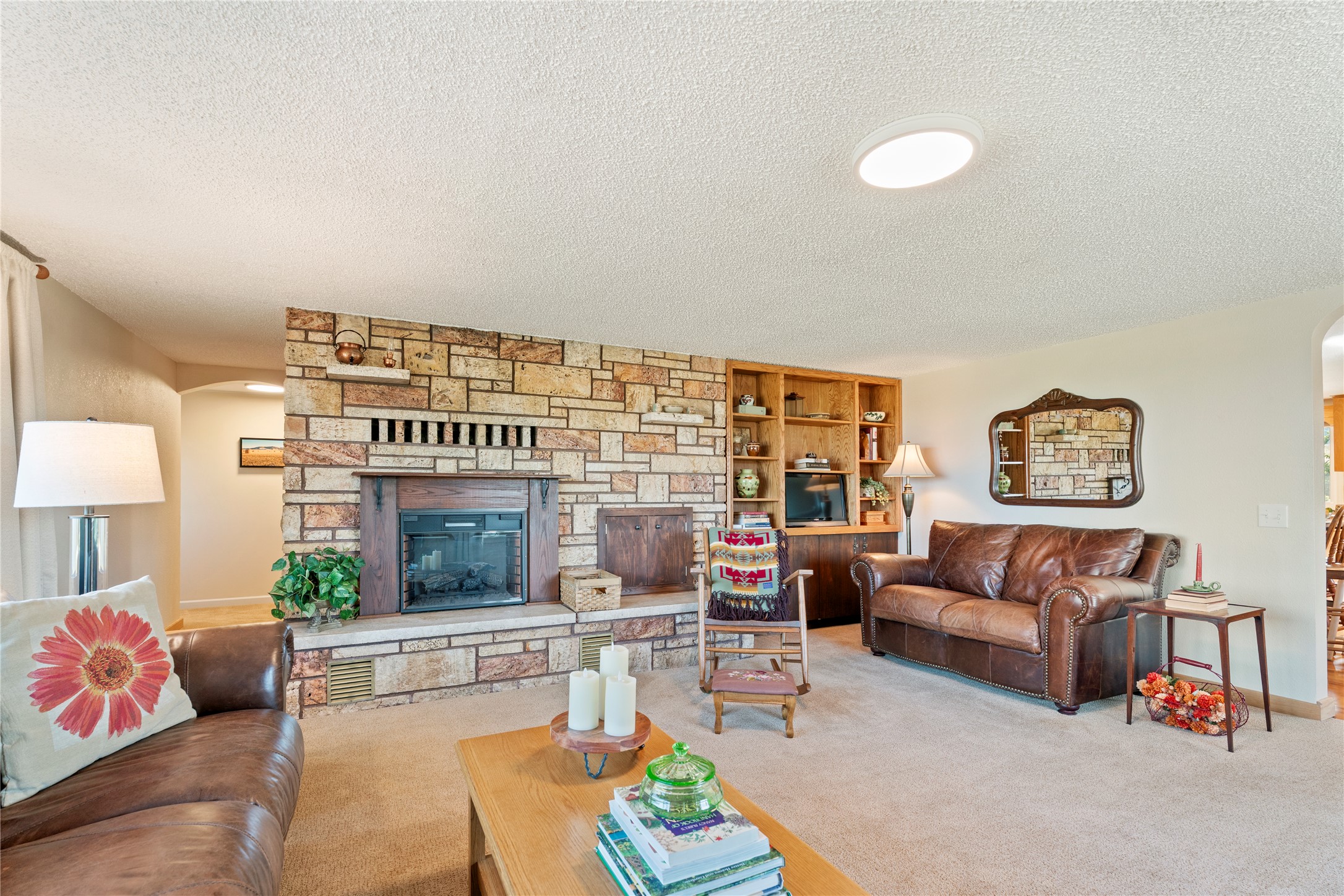 Clancy, Montana 59634, United States, 3 Bedrooms Bedrooms, ,3 BathroomsBathrooms,Residential,Pending,215813