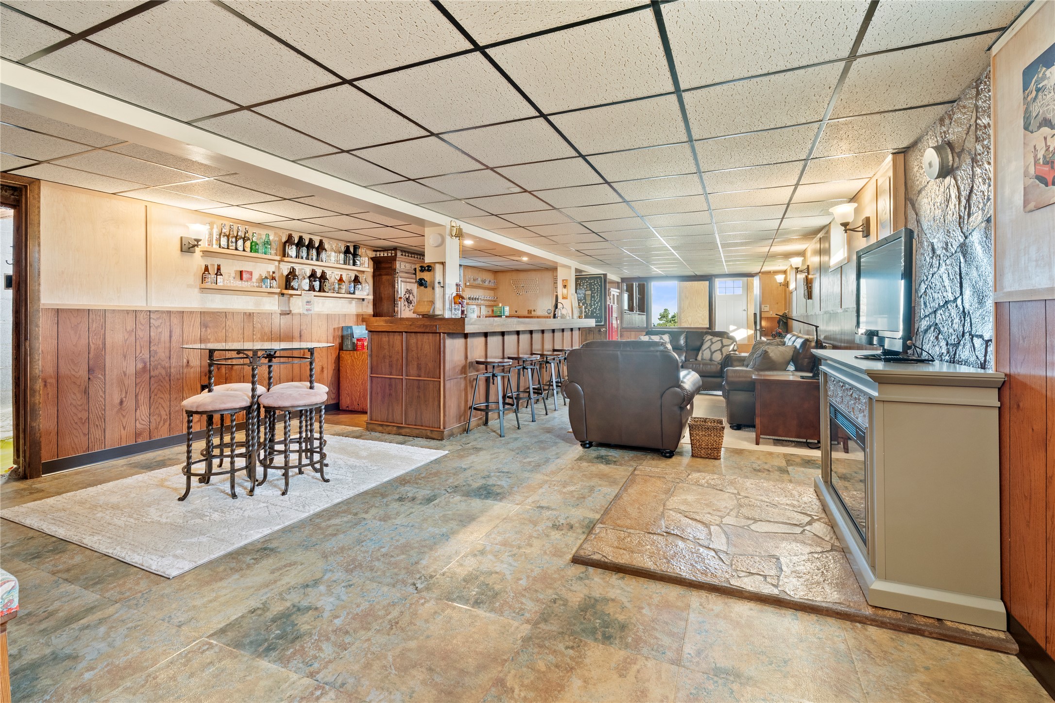 Clancy, Montana 59634, United States, 3 Bedrooms Bedrooms, ,3 BathroomsBathrooms,Residential,Pending,215813