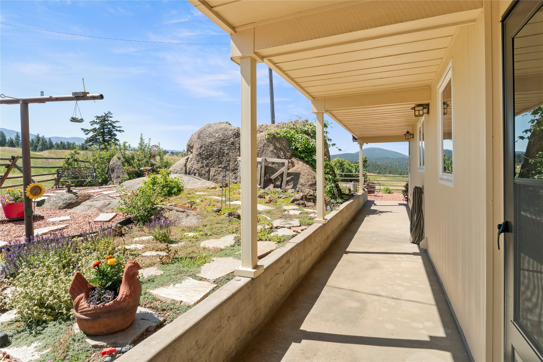 Clancy, Montana 59634, United States, 3 Bedrooms Bedrooms, ,3 BathroomsBathrooms,Residential,Pending,215813