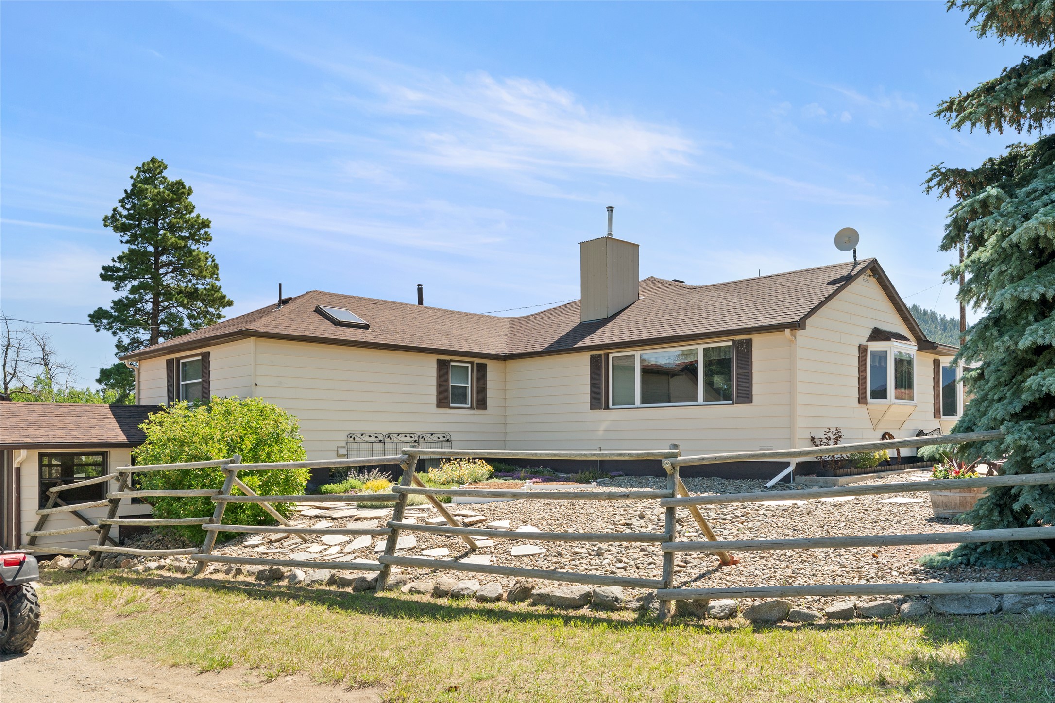 Clancy, Montana 59634, United States, 3 Bedrooms Bedrooms, ,3 BathroomsBathrooms,Residential,Pending,215813