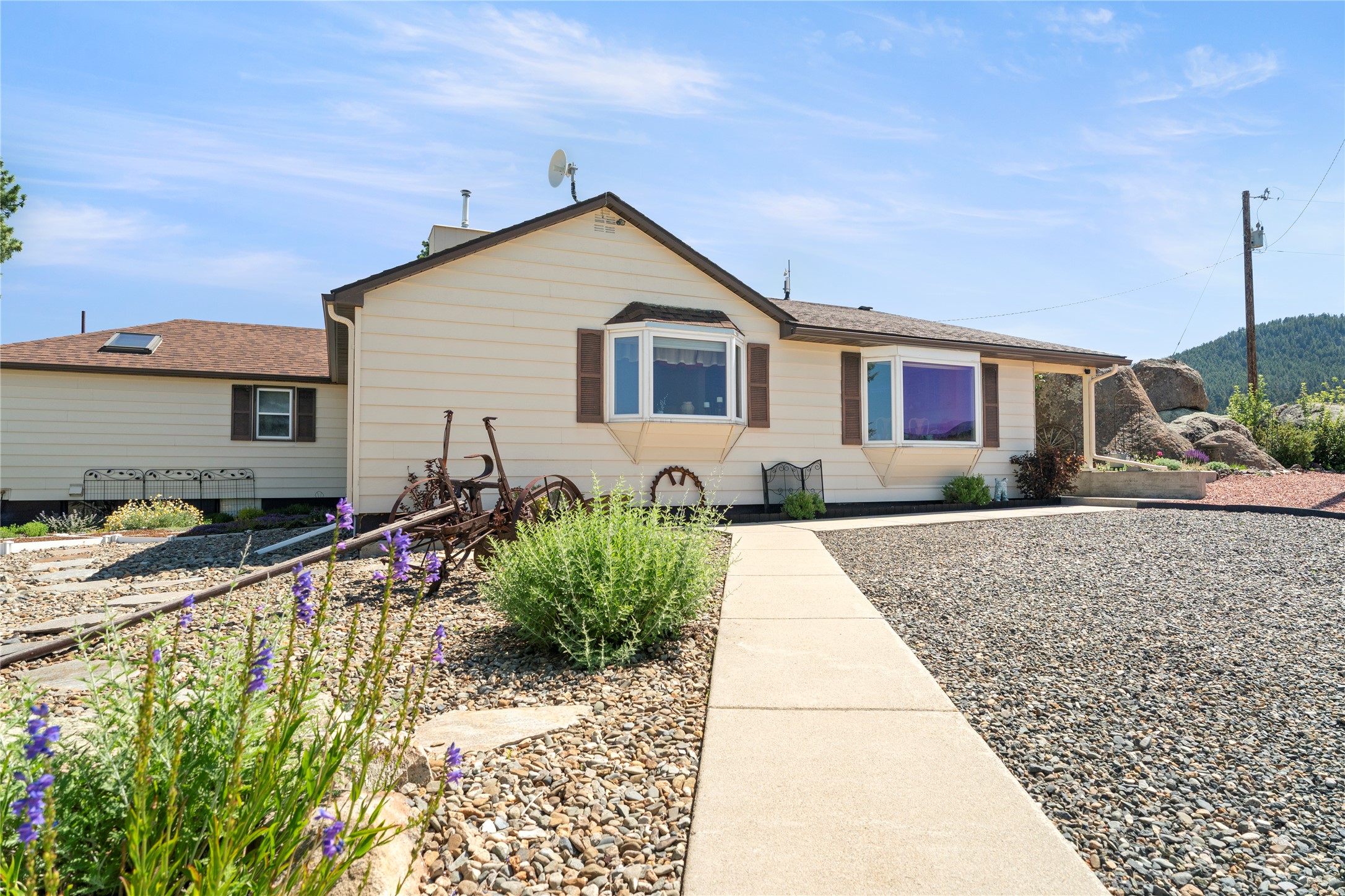 Clancy, Montana 59634, United States, 3 Bedrooms Bedrooms, ,3 BathroomsBathrooms,Residential,Pending,215813