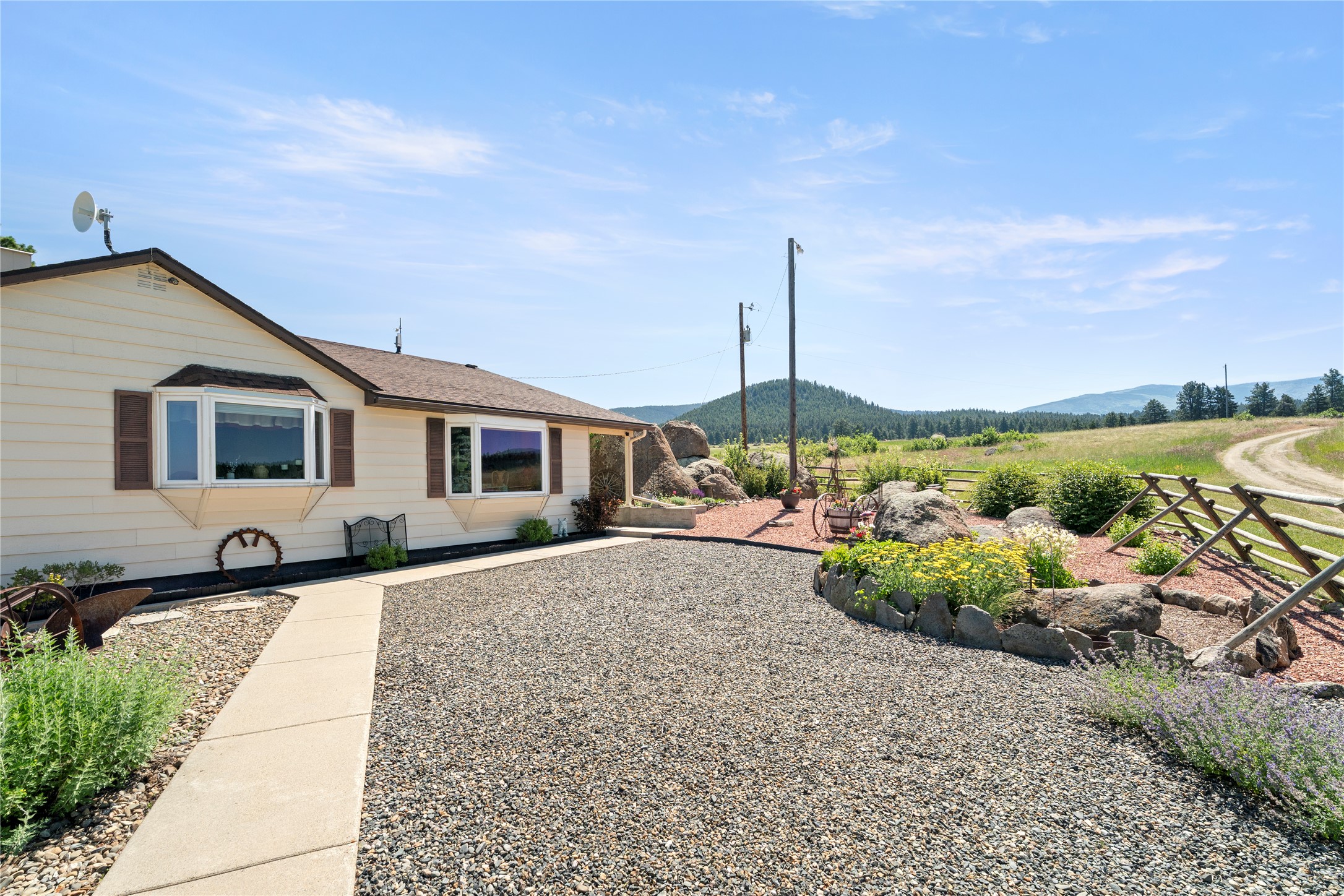 Clancy, Montana 59634, United States, 3 Bedrooms Bedrooms, ,3 BathroomsBathrooms,Residential,Pending,215813