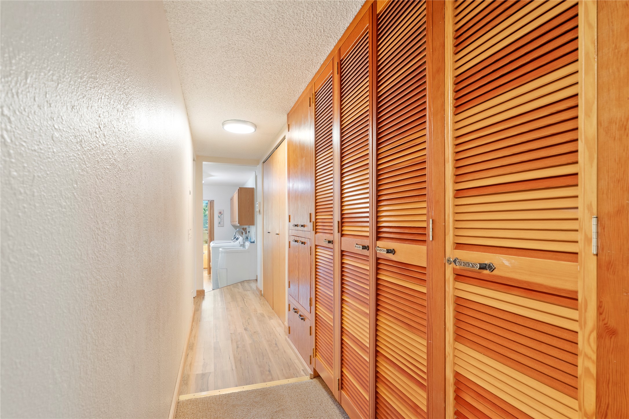 Clancy, Montana 59634, United States, 3 Bedrooms Bedrooms, ,3 BathroomsBathrooms,Residential,Pending,215813