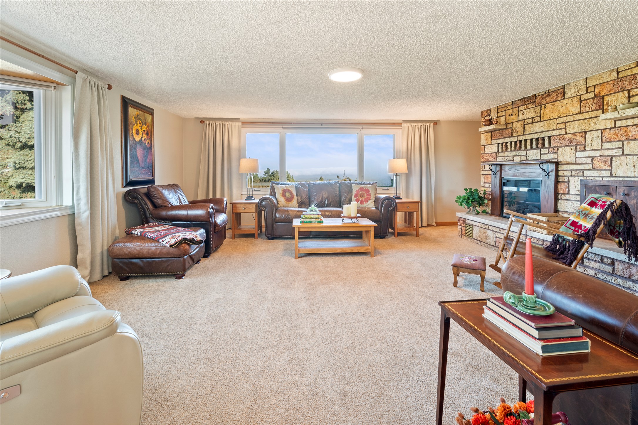 Clancy, Montana 59634, United States, 3 Bedrooms Bedrooms, ,3 BathroomsBathrooms,Residential,Pending,215813