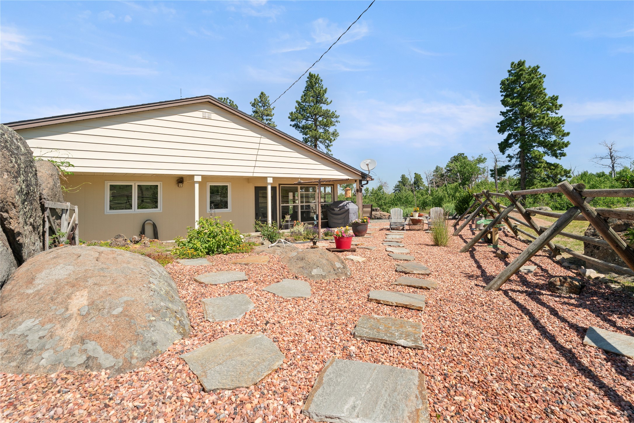 Clancy, Montana 59634, United States, 3 Bedrooms Bedrooms, ,3 BathroomsBathrooms,Residential,Pending,215813