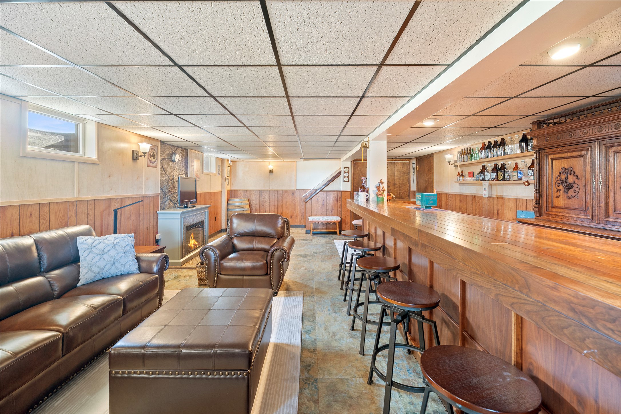 Clancy, Montana 59634, United States, 3 Bedrooms Bedrooms, ,3 BathroomsBathrooms,Residential,Pending,215813