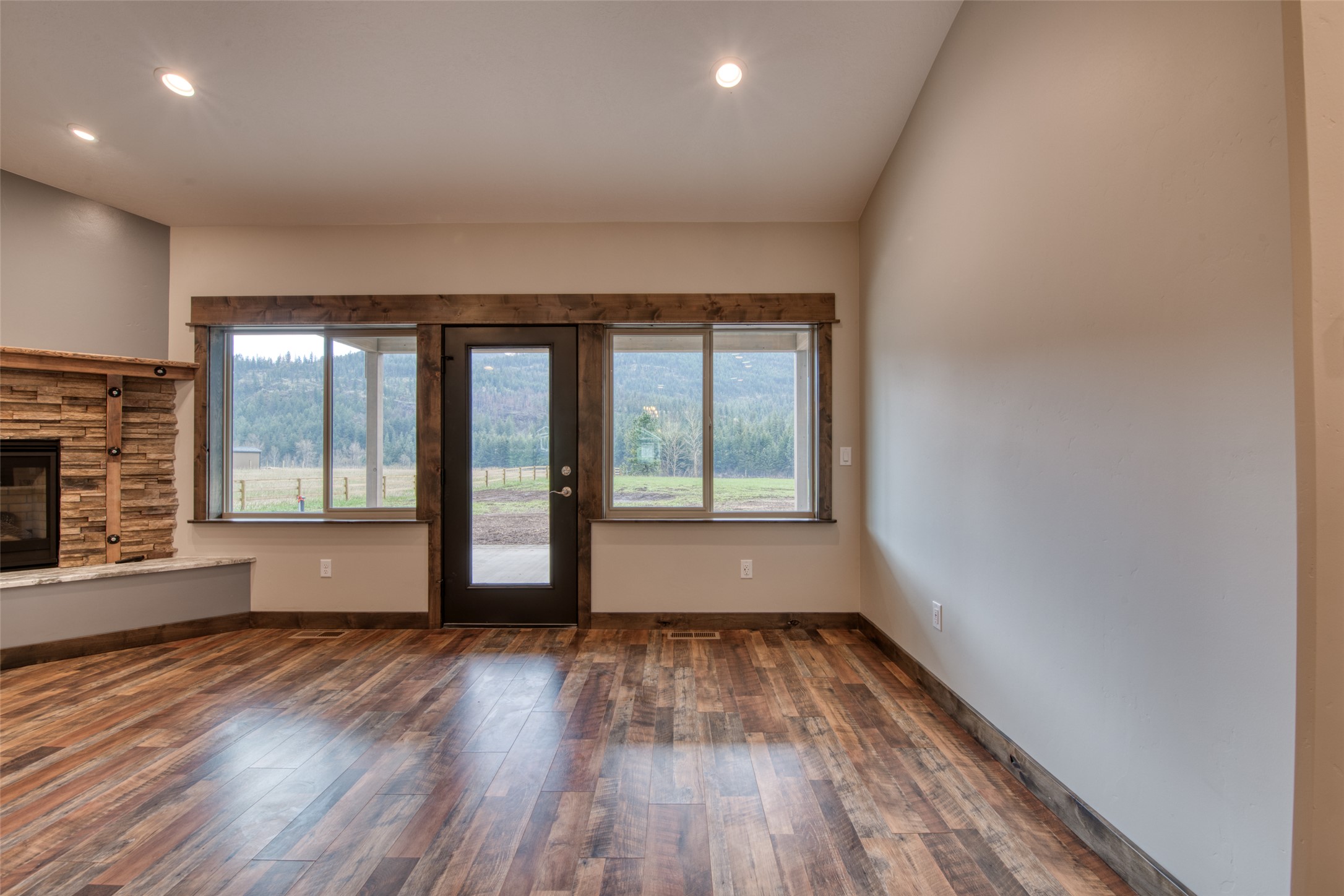 Alberton, Montana 59820, United States, 3 Bedrooms Bedrooms, ,2 BathroomsBathrooms,Residential,Pending,118728