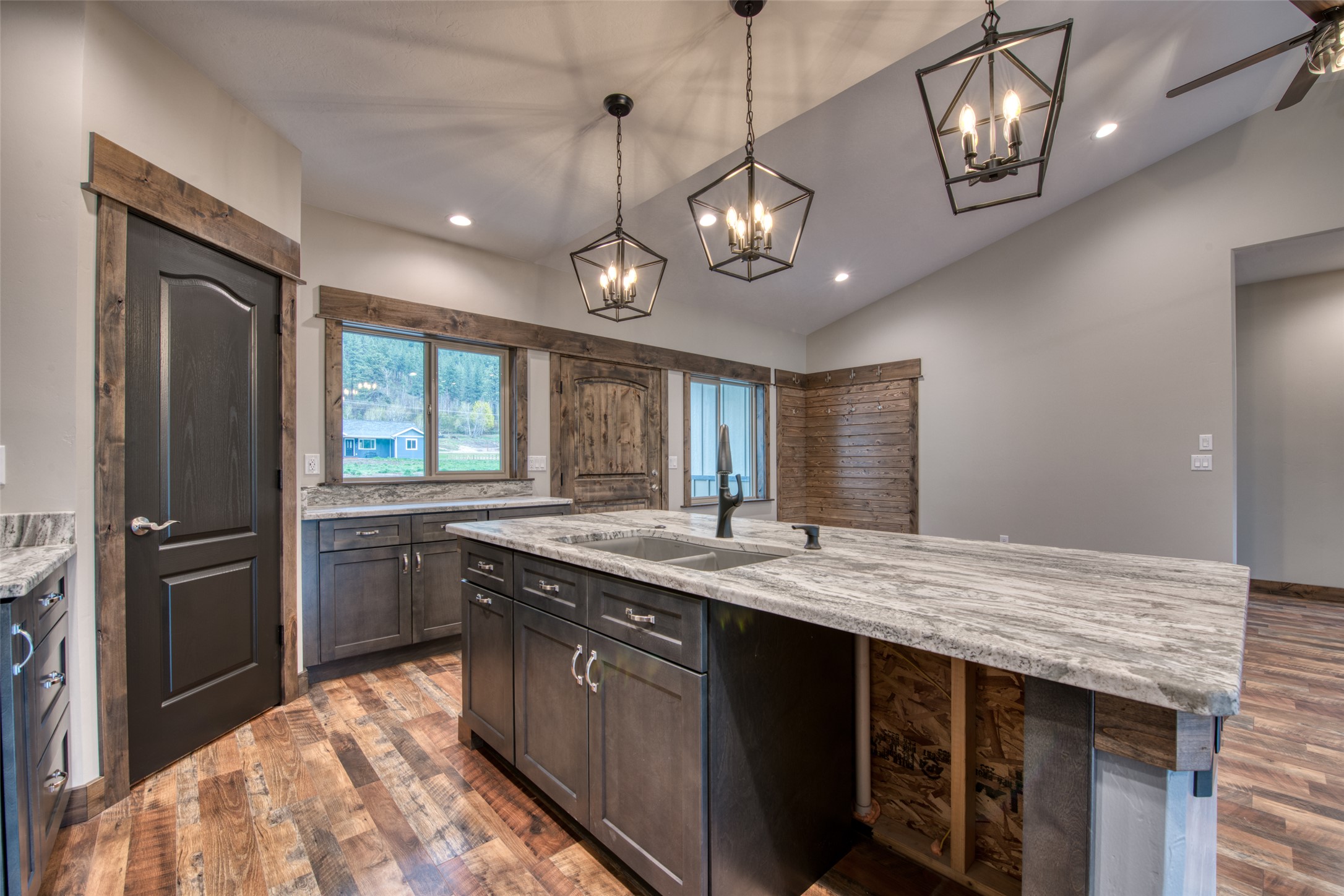 Alberton, Montana 59820, United States, 3 Bedrooms Bedrooms, ,2 BathroomsBathrooms,Residential,Pending,118728