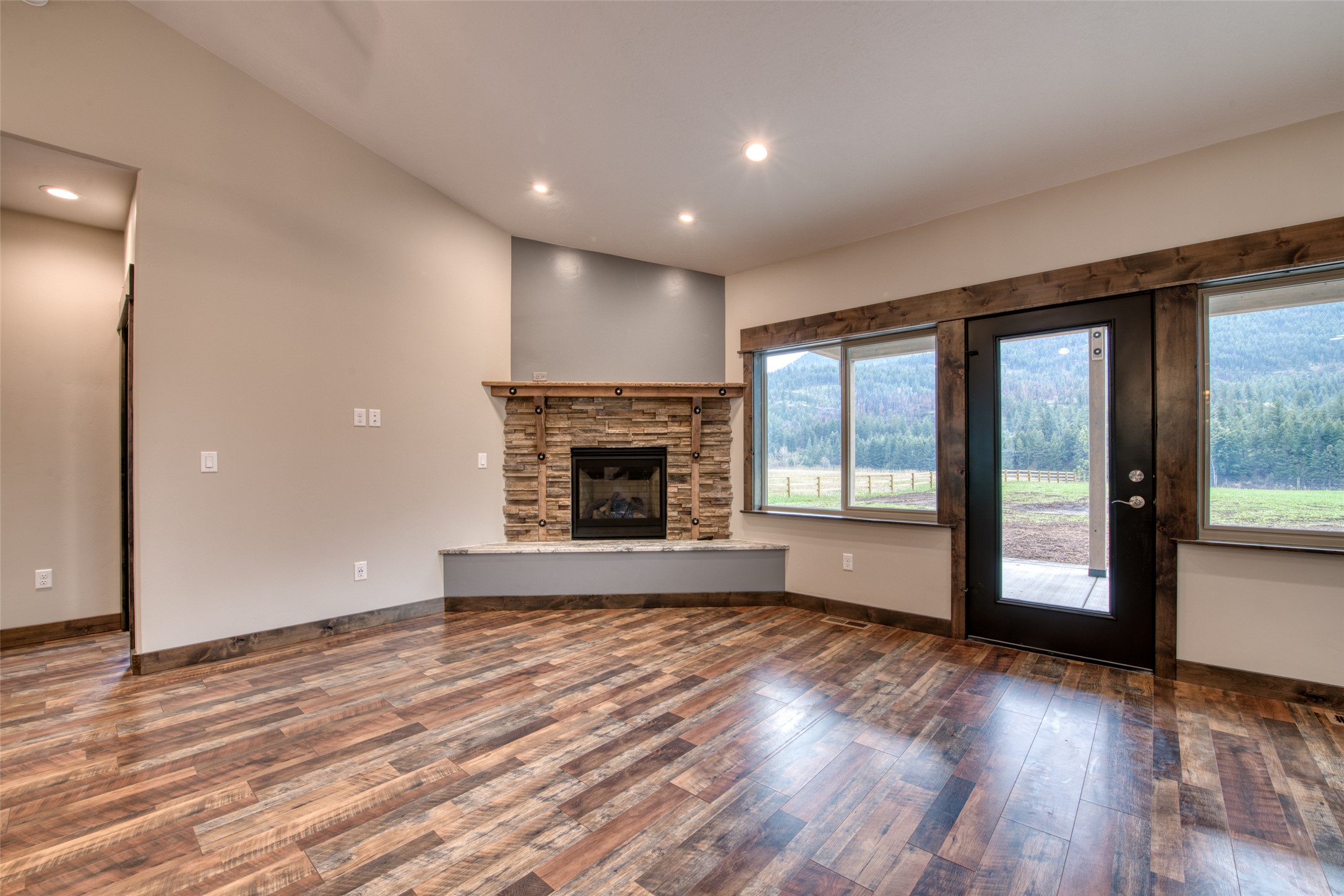 Alberton, Montana 59820, United States, 3 Bedrooms Bedrooms, ,2 BathroomsBathrooms,Residential,Pending,118728