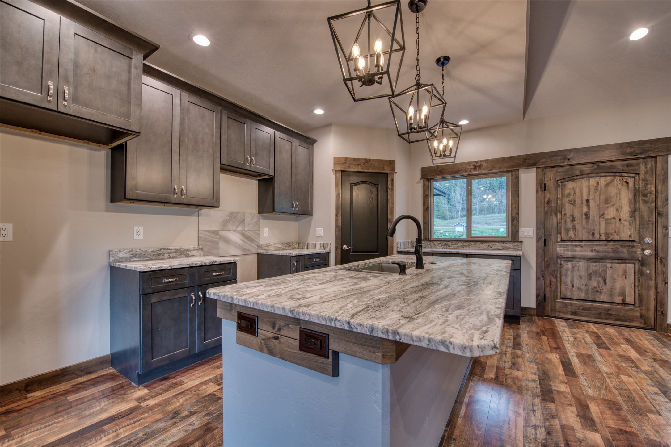 Alberton, Montana 59820, United States, 3 Bedrooms Bedrooms, ,2 BathroomsBathrooms,Residential,Pending,118728