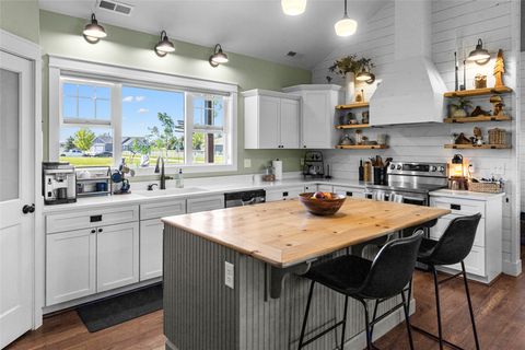 Tiny photo for 458 McWenneger Drive, Kalispell, MT 59901 (MLS # 30072030)
