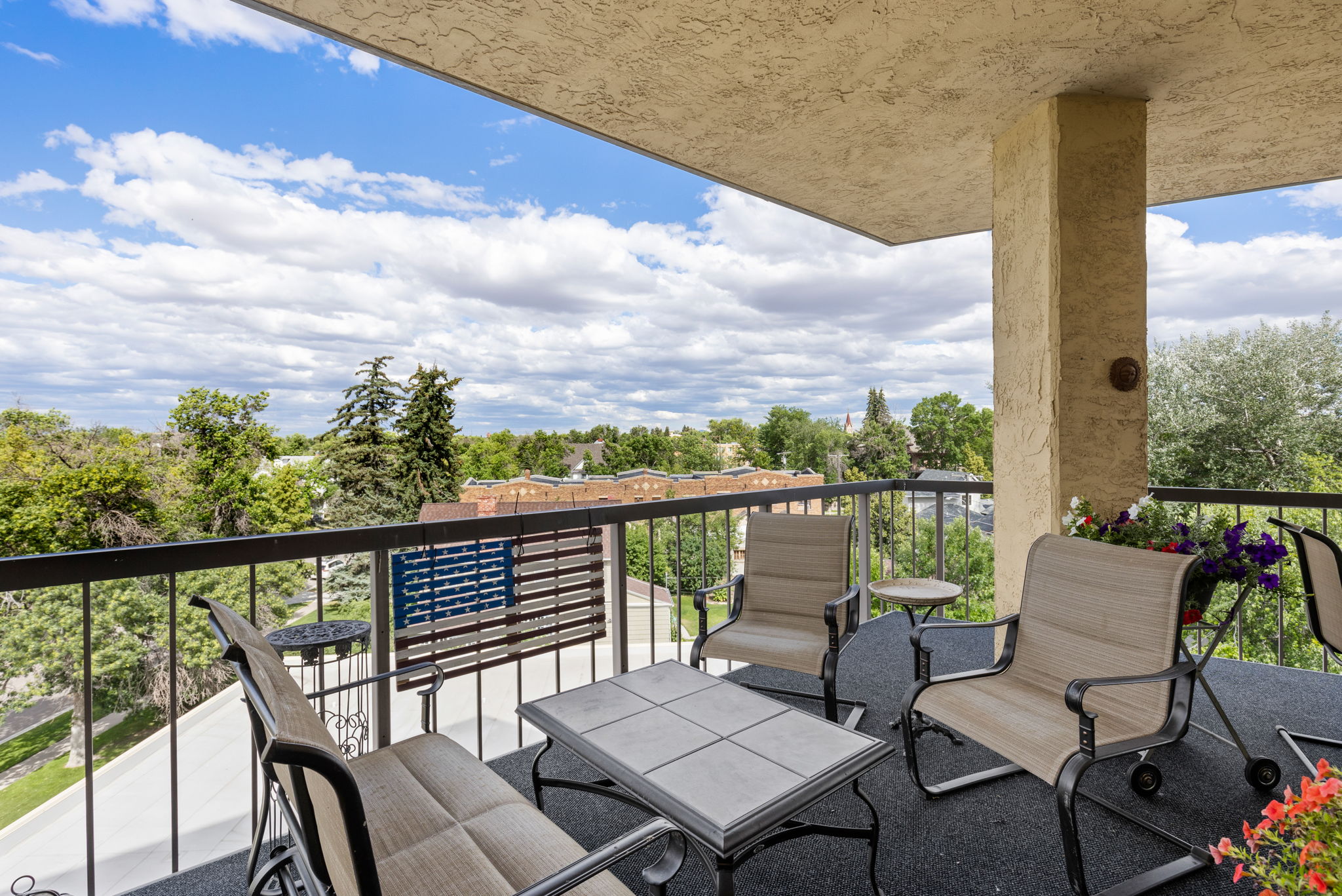 405 Park Drive N 5D