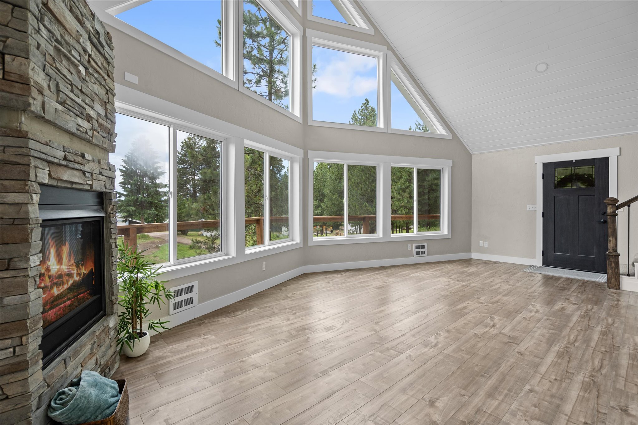 32890 Hellroaring Lane
