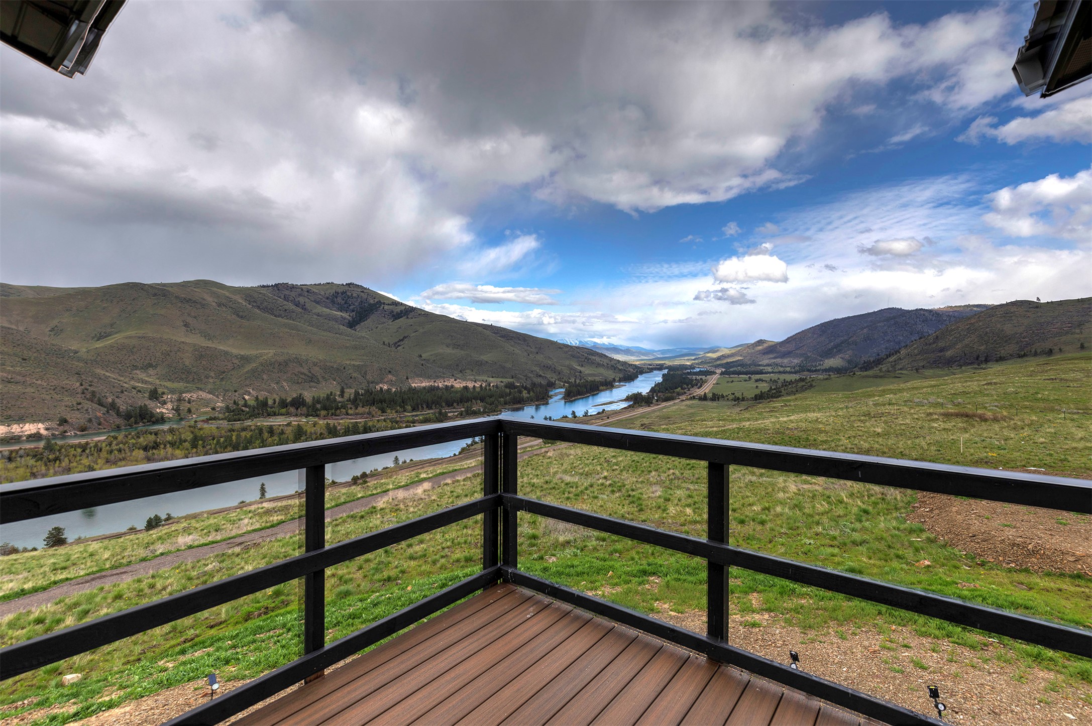 Dixon, Montana 59831, United States, 3 Bedrooms Bedrooms, ,2 BathroomsBathrooms,Residential,Active,181357