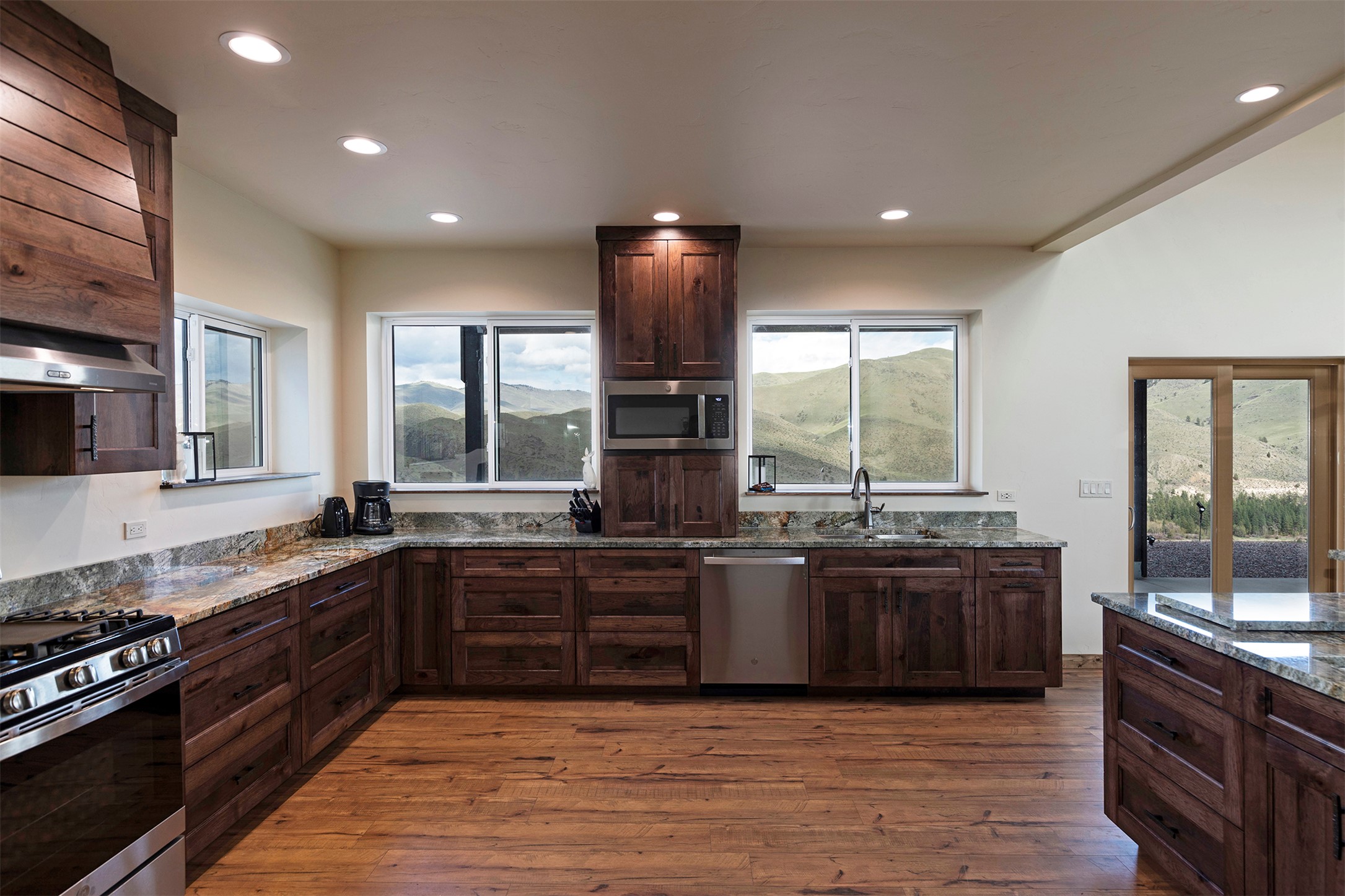 Dixon, Montana 59831, United States, 3 Bedrooms Bedrooms, ,2 BathroomsBathrooms,Residential,Active,181357