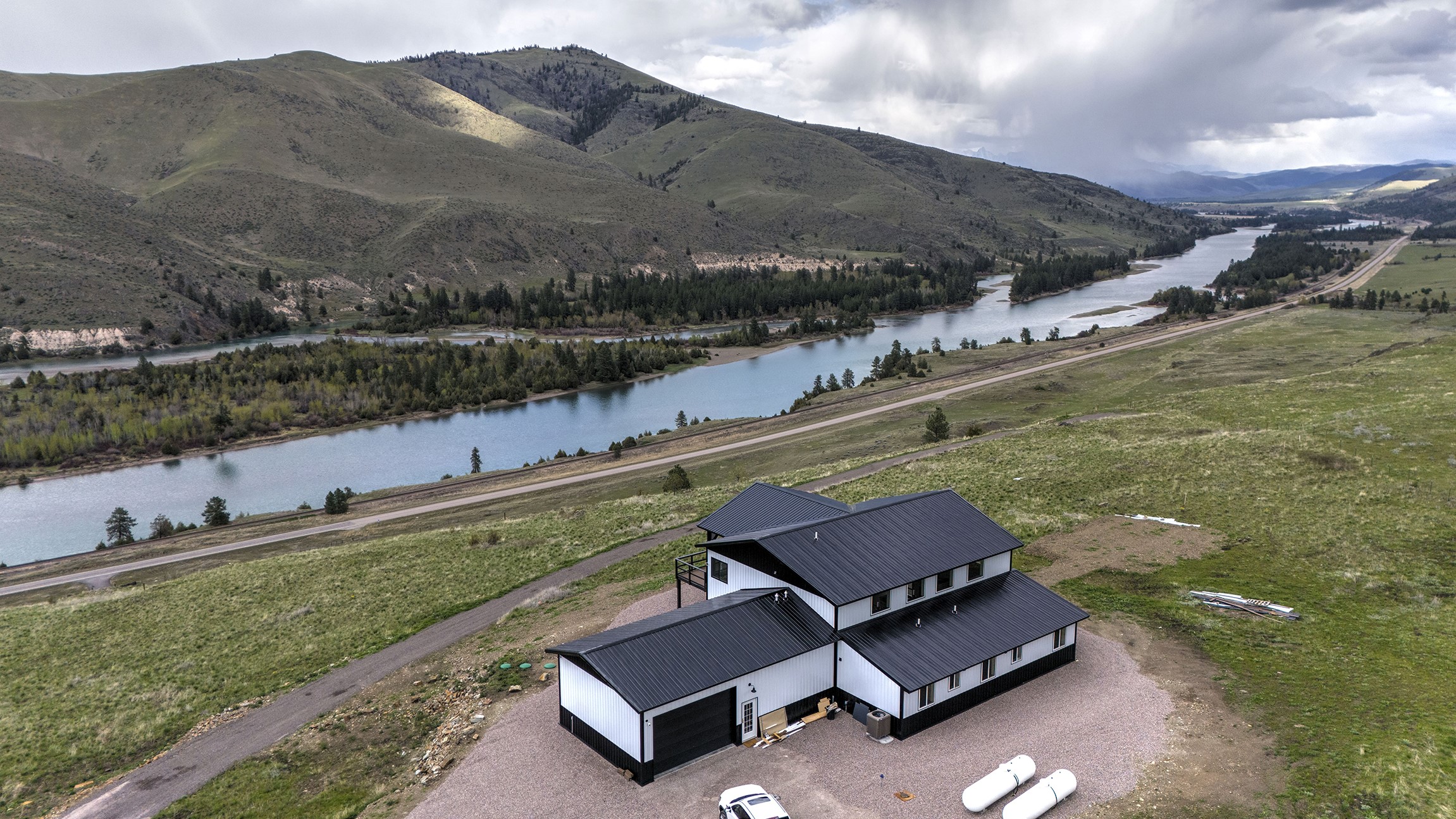 Dixon, Montana 59831, United States, 3 Bedrooms Bedrooms, ,2 BathroomsBathrooms,Residential,Active,181357