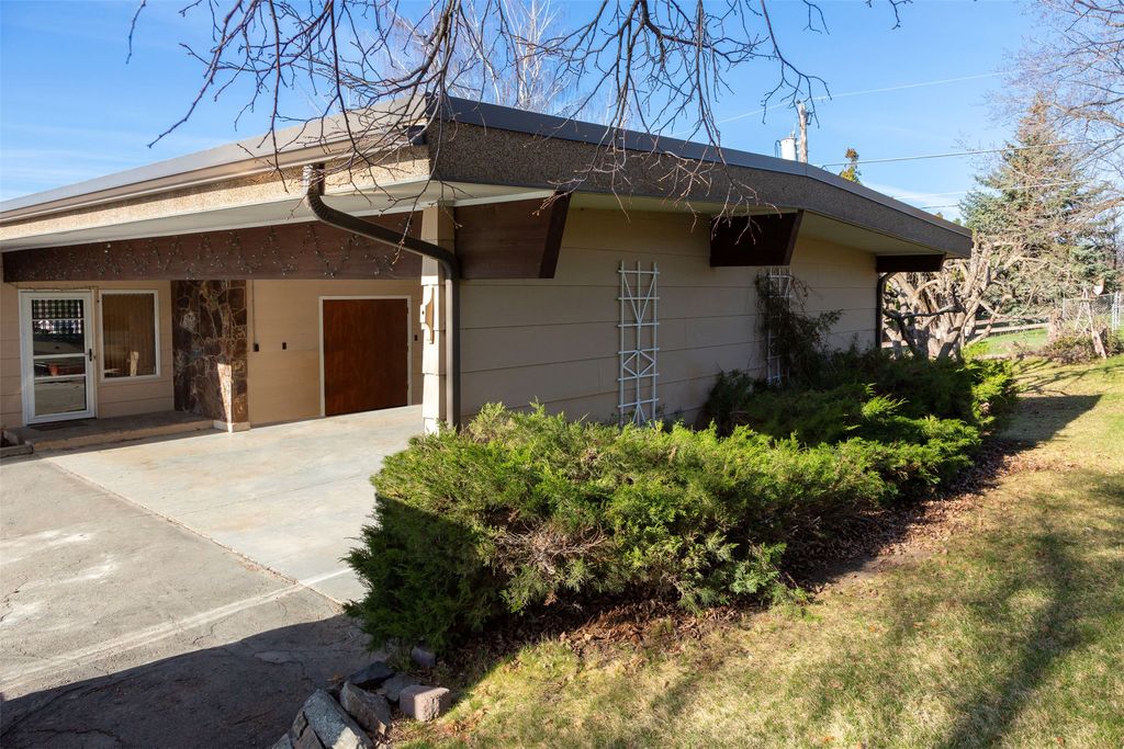 Photo of 312 Crestview Road, Kalispell, MT 59901 (MLS # 30068835)
