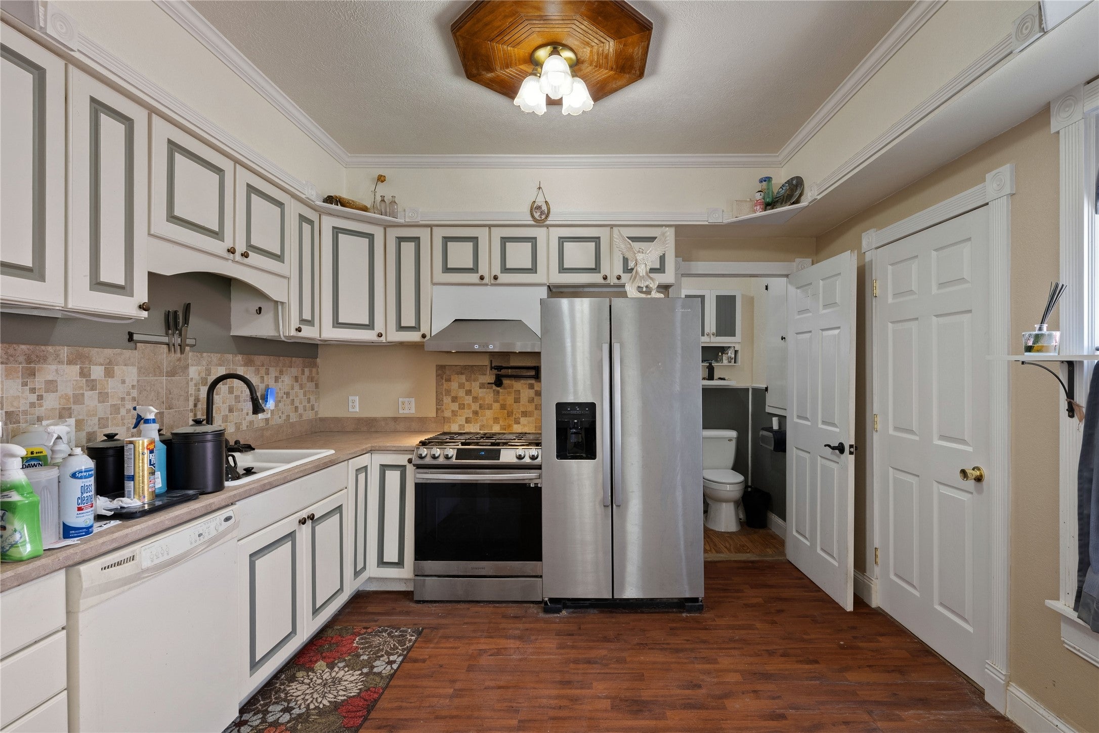 318 W 8th Street