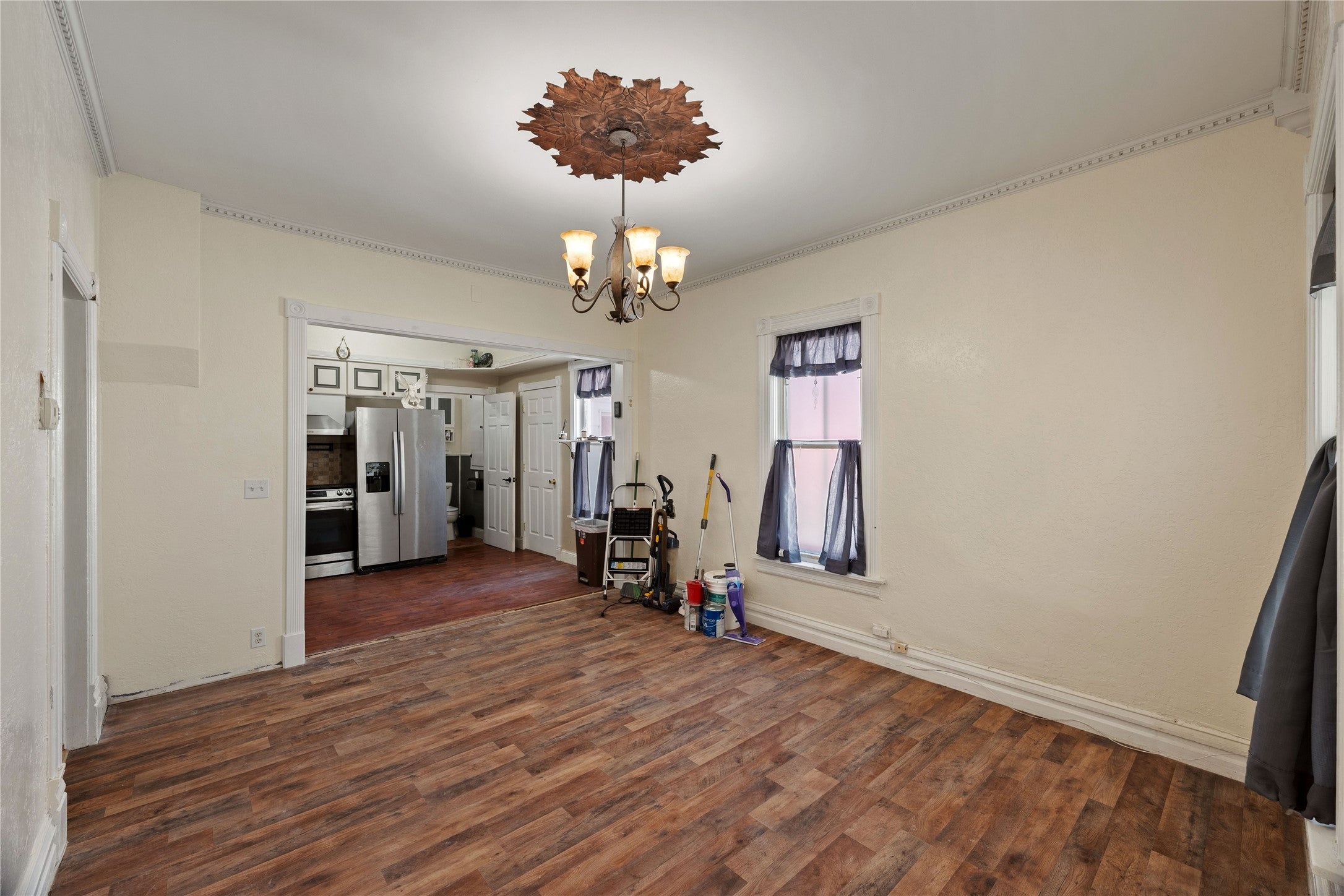 318 W 8th Street