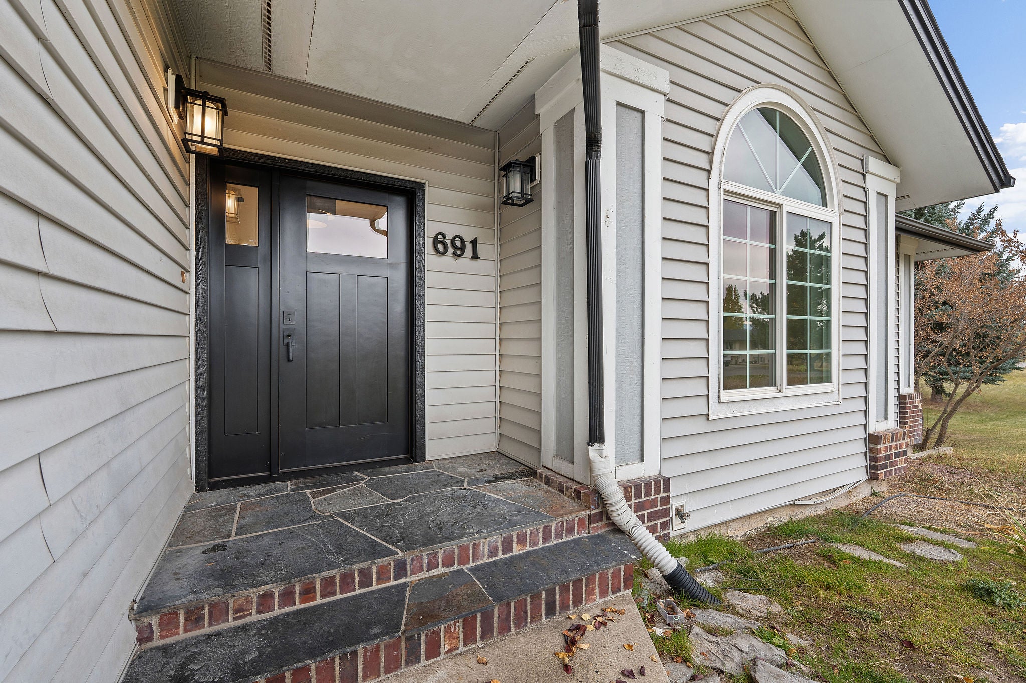691 Country Way