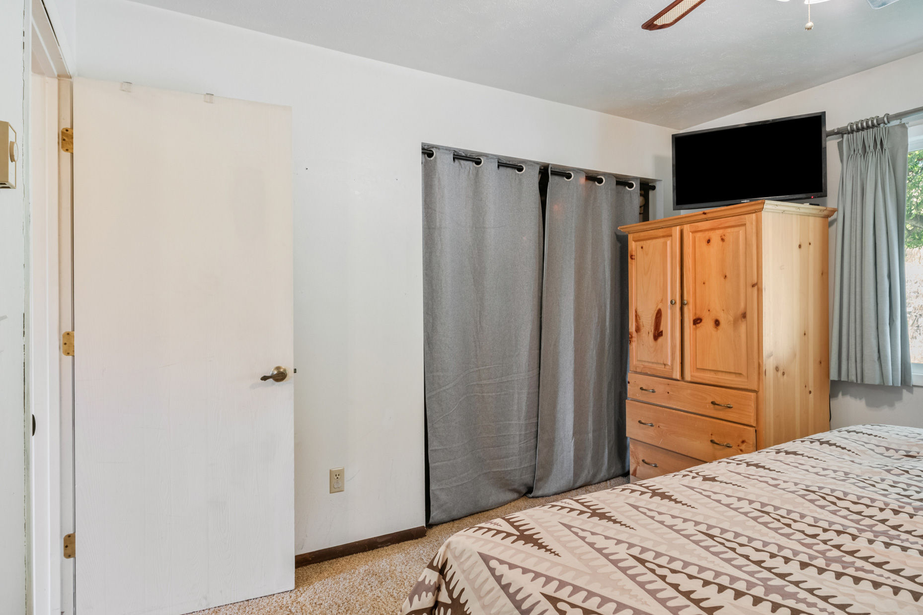 Missoula, Montana 59803, United States, 3 Bedrooms Bedrooms, ,2 BathroomsBathrooms,Residential,Active,176836