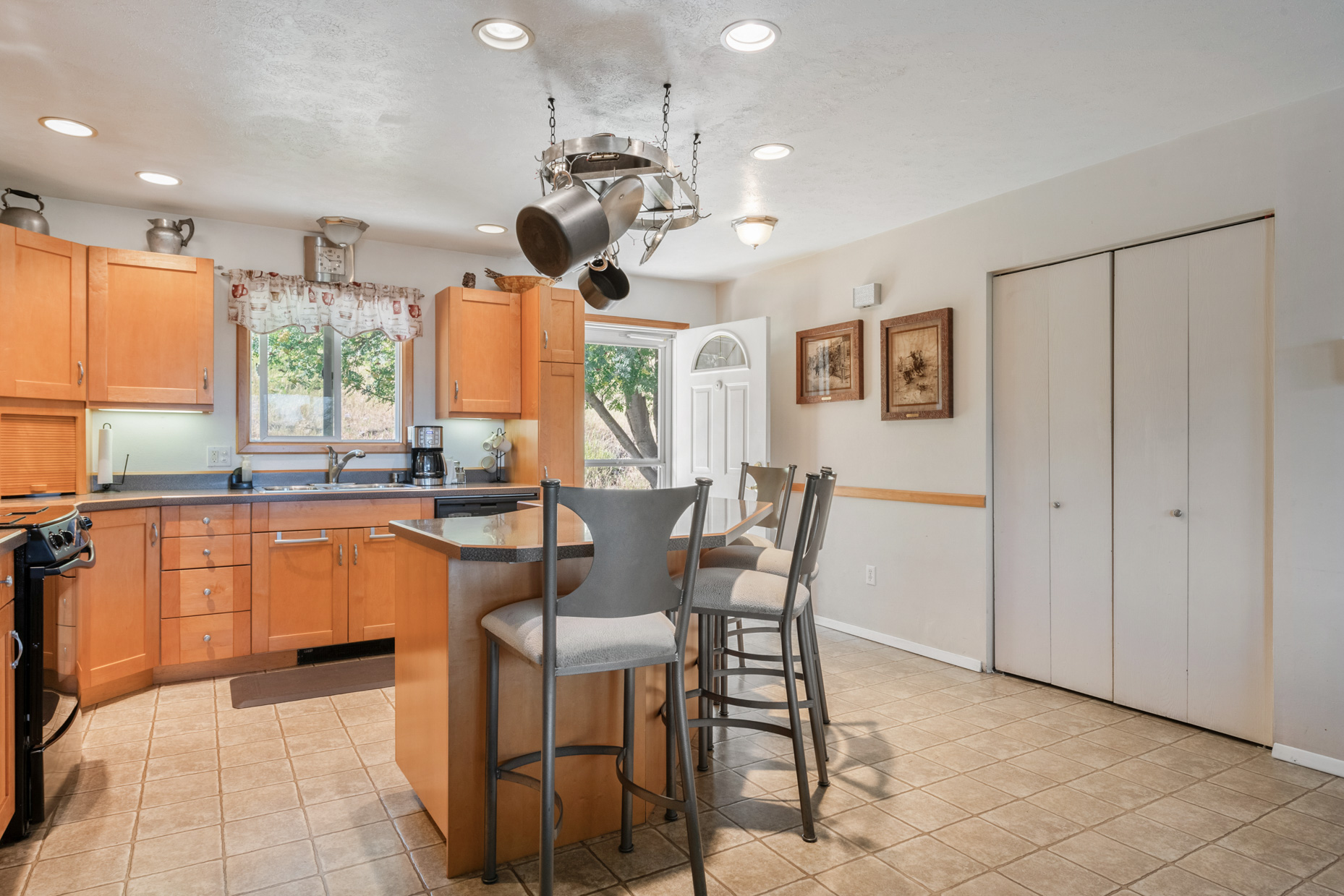 Missoula, Montana 59803, United States, 3 Bedrooms Bedrooms, ,2 BathroomsBathrooms,Residential,Active,176836