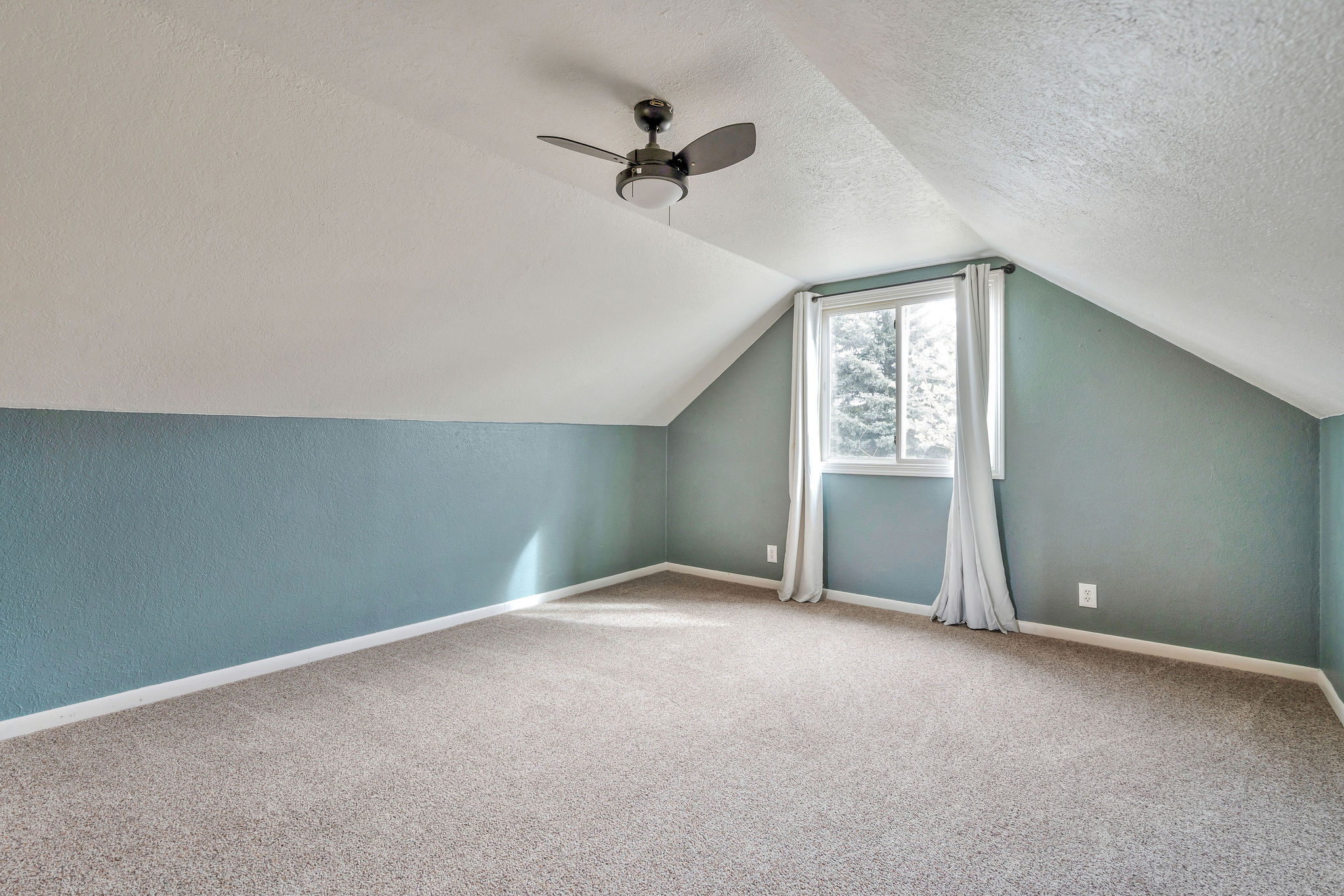 Kalispell, Montana, 59901, United States, 5 Bedrooms Bedrooms, ,3 BathroomsBathrooms,Residential,Active,2034290