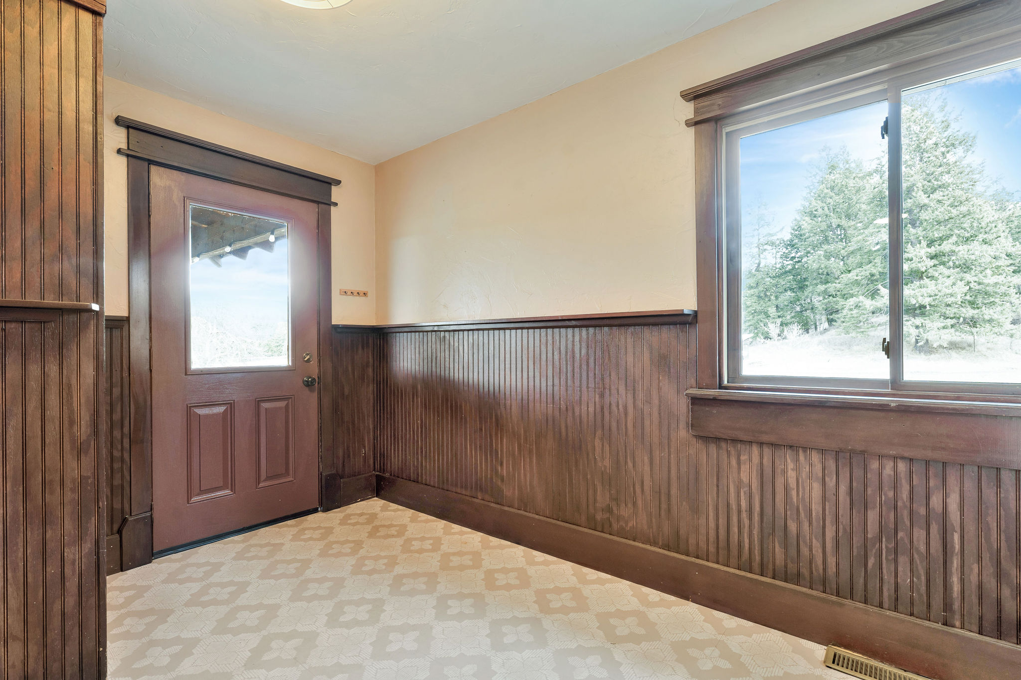 Kalispell, Montana, 59901, United States, 5 Bedrooms Bedrooms, ,3 BathroomsBathrooms,Residential,Active,2034290