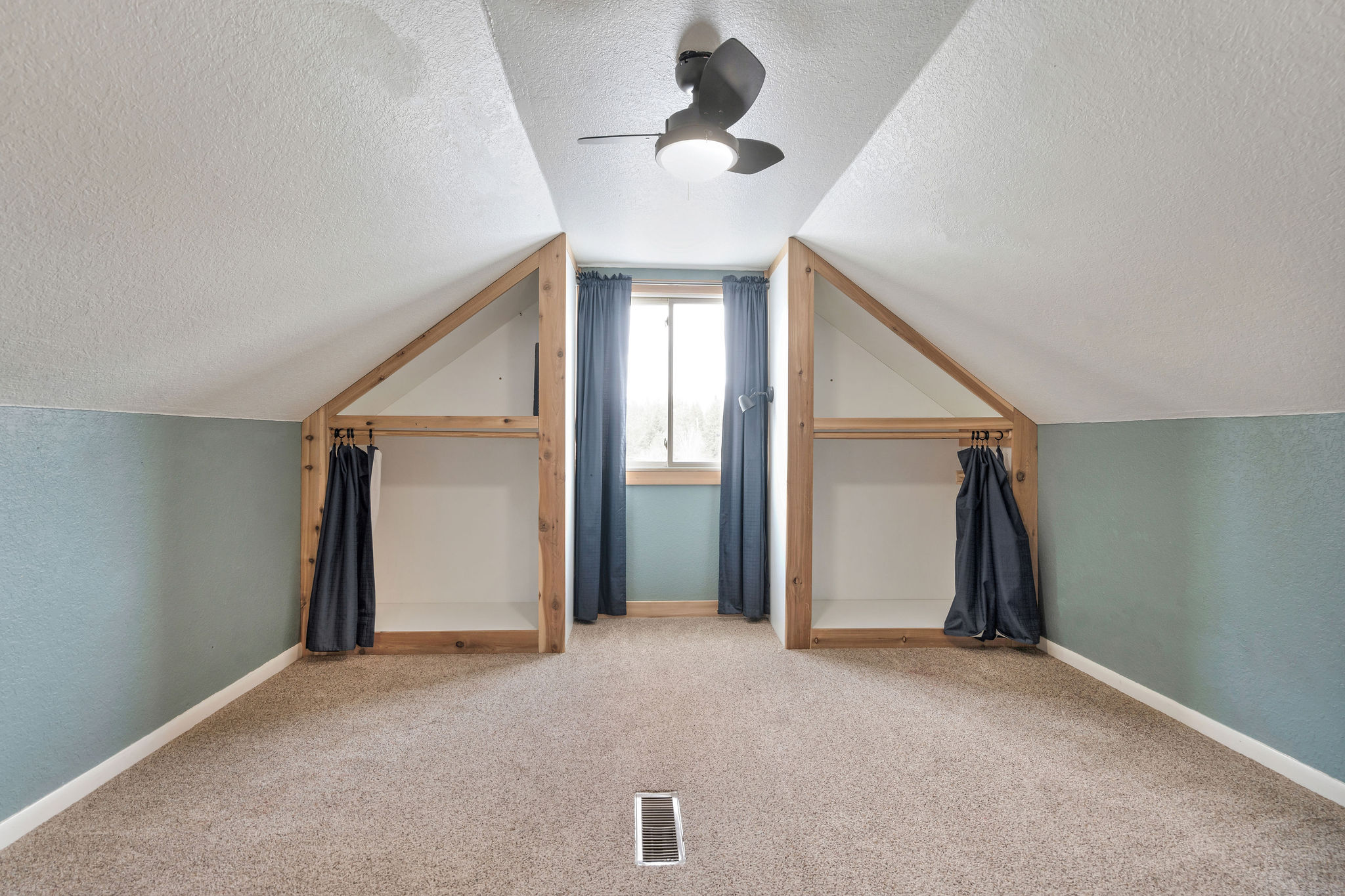Kalispell, Montana, 59901, United States, 5 Bedrooms Bedrooms, ,3 BathroomsBathrooms,Residential,Active,2034290