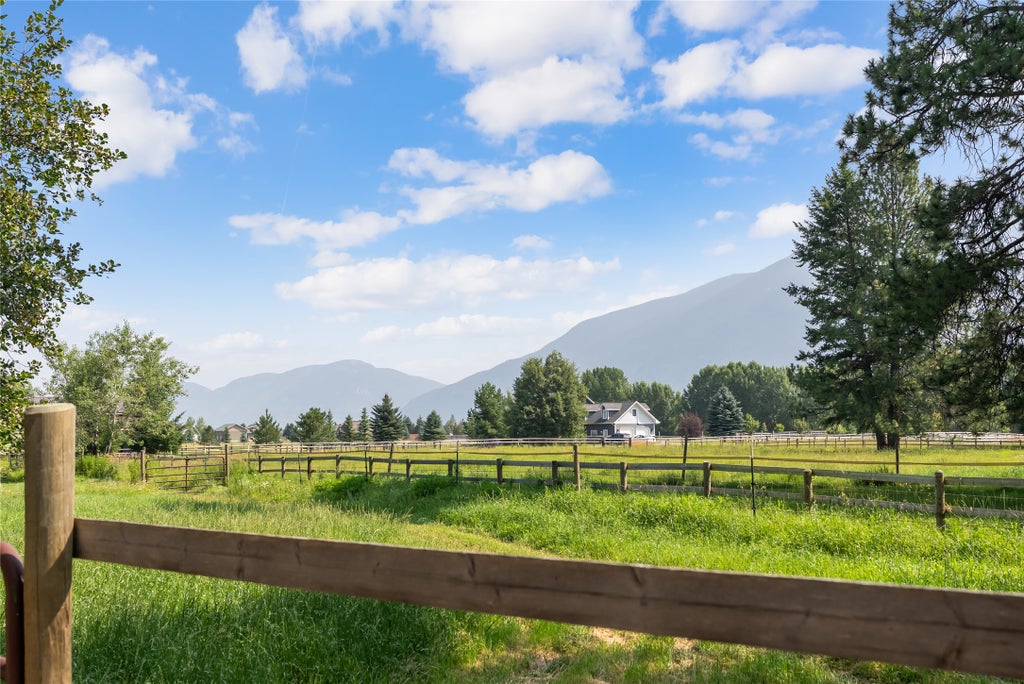 Photo of 183 Middle View Trail S, Columbia Falls, MT 59912 (MLS # 30075394)